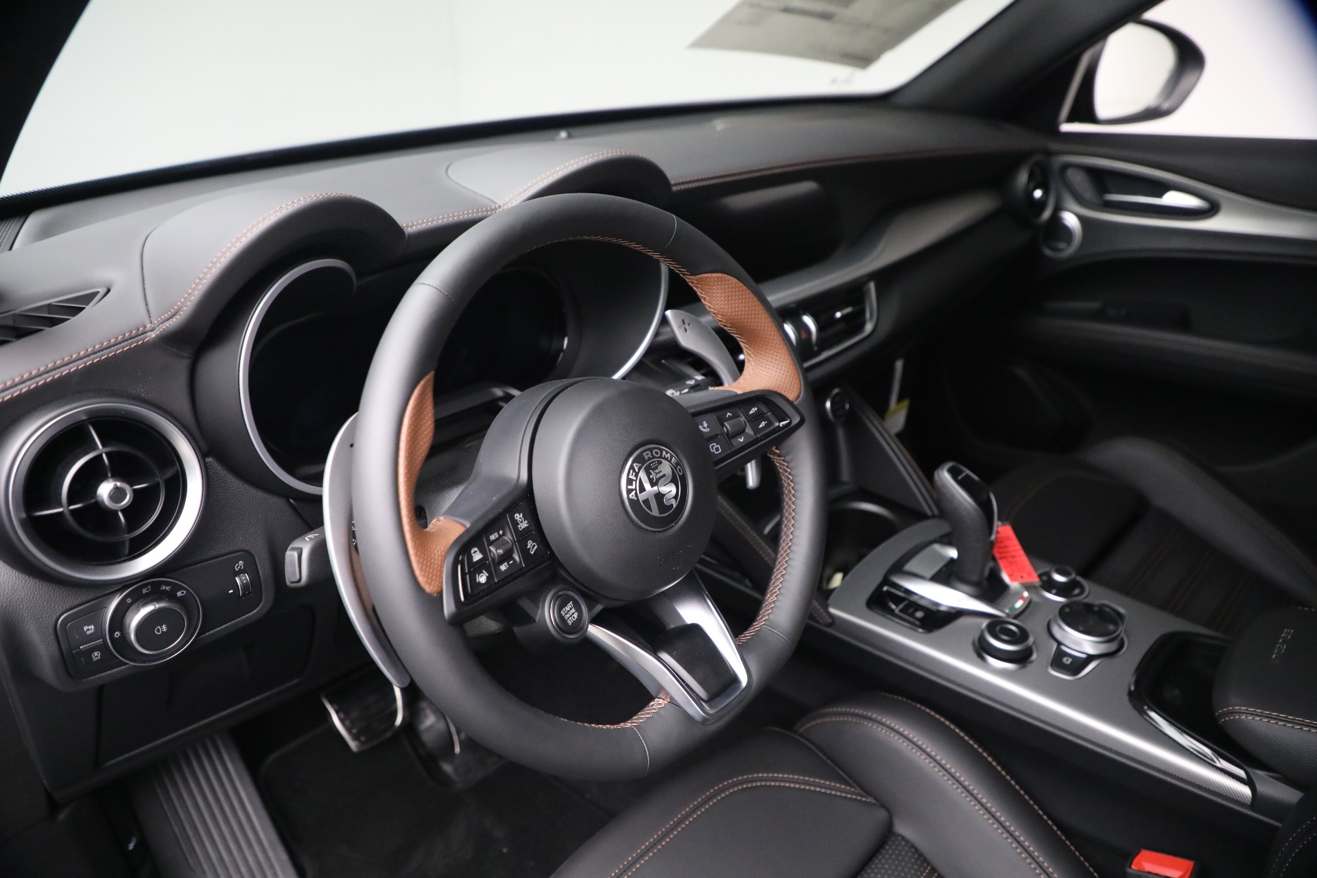 New-2025-Alfa-Romeo-Stelvio-Intensa