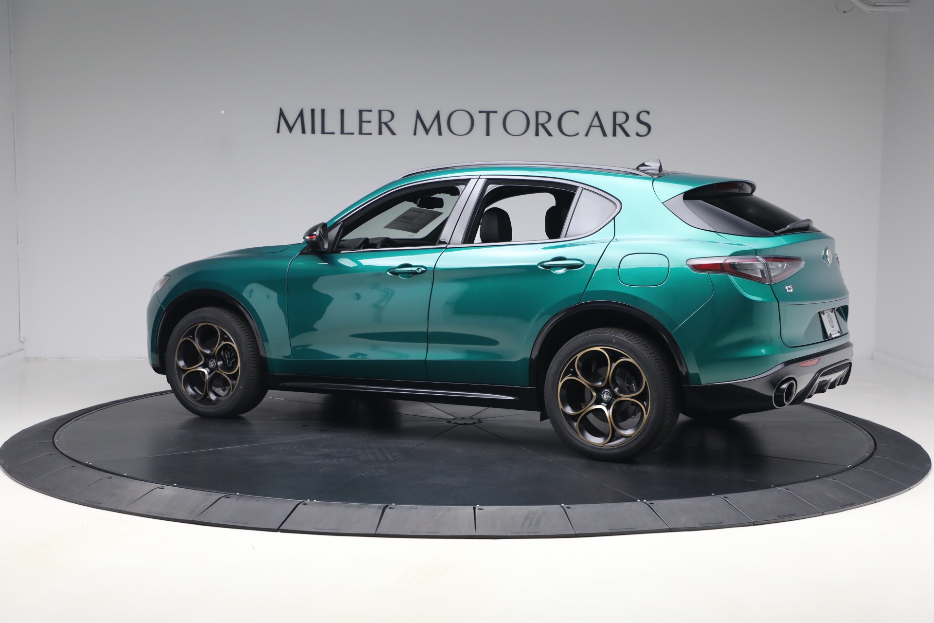 New-2025-Alfa-Romeo-Stelvio-Intensa