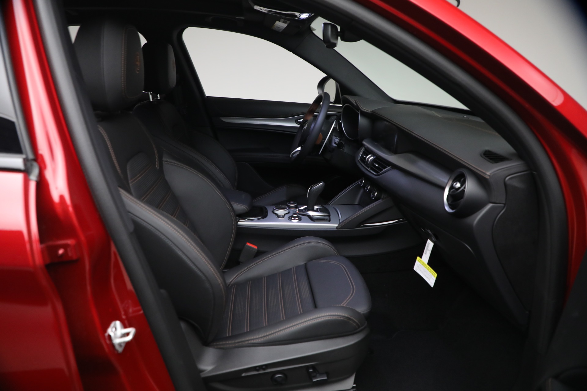 New-2025-Alfa-Romeo-Stelvio-Intensa