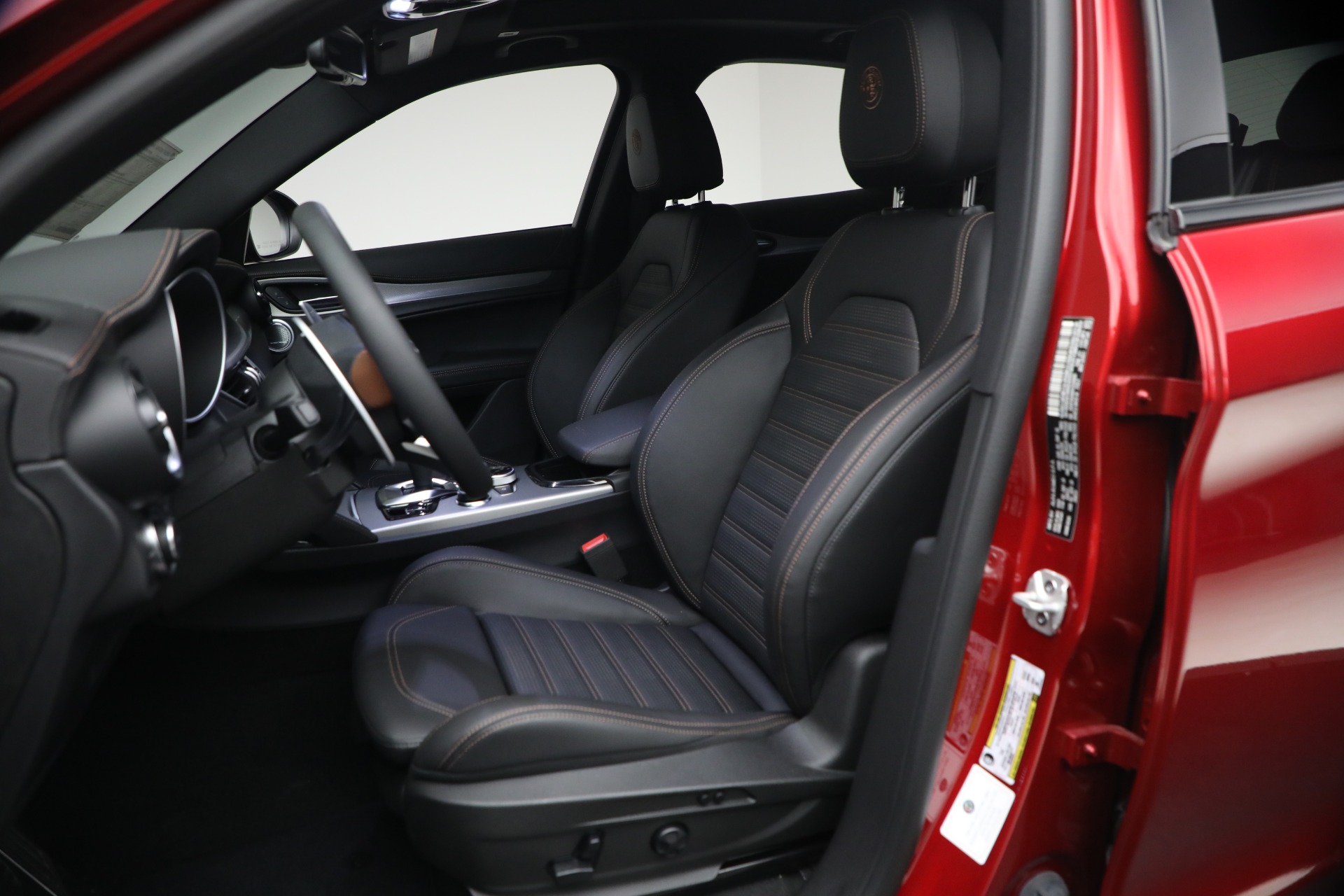 New-2025-Alfa-Romeo-Stelvio-Intensa