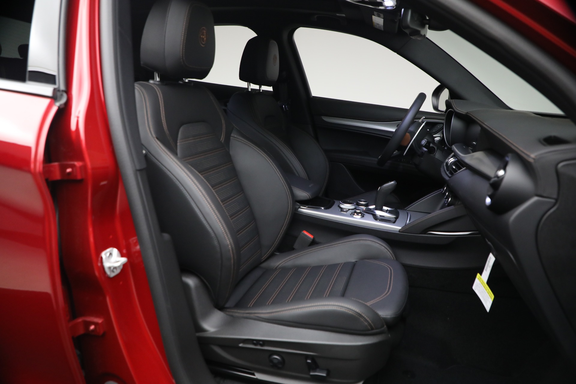 New-2025-Alfa-Romeo-Stelvio-Intensa