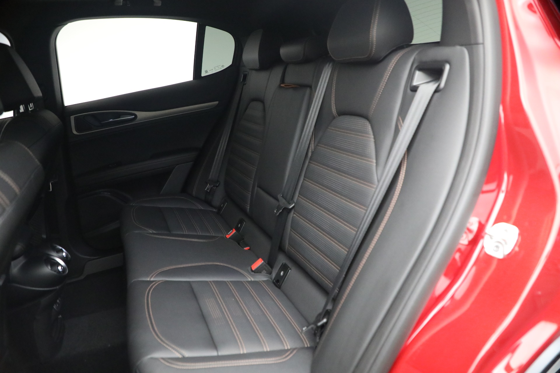 New-2025-Alfa-Romeo-Stelvio-Intensa