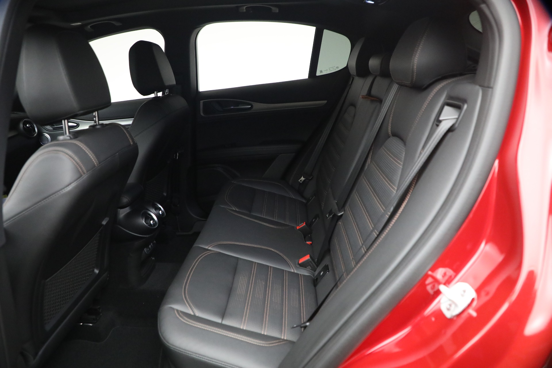 New-2025-Alfa-Romeo-Stelvio-Intensa