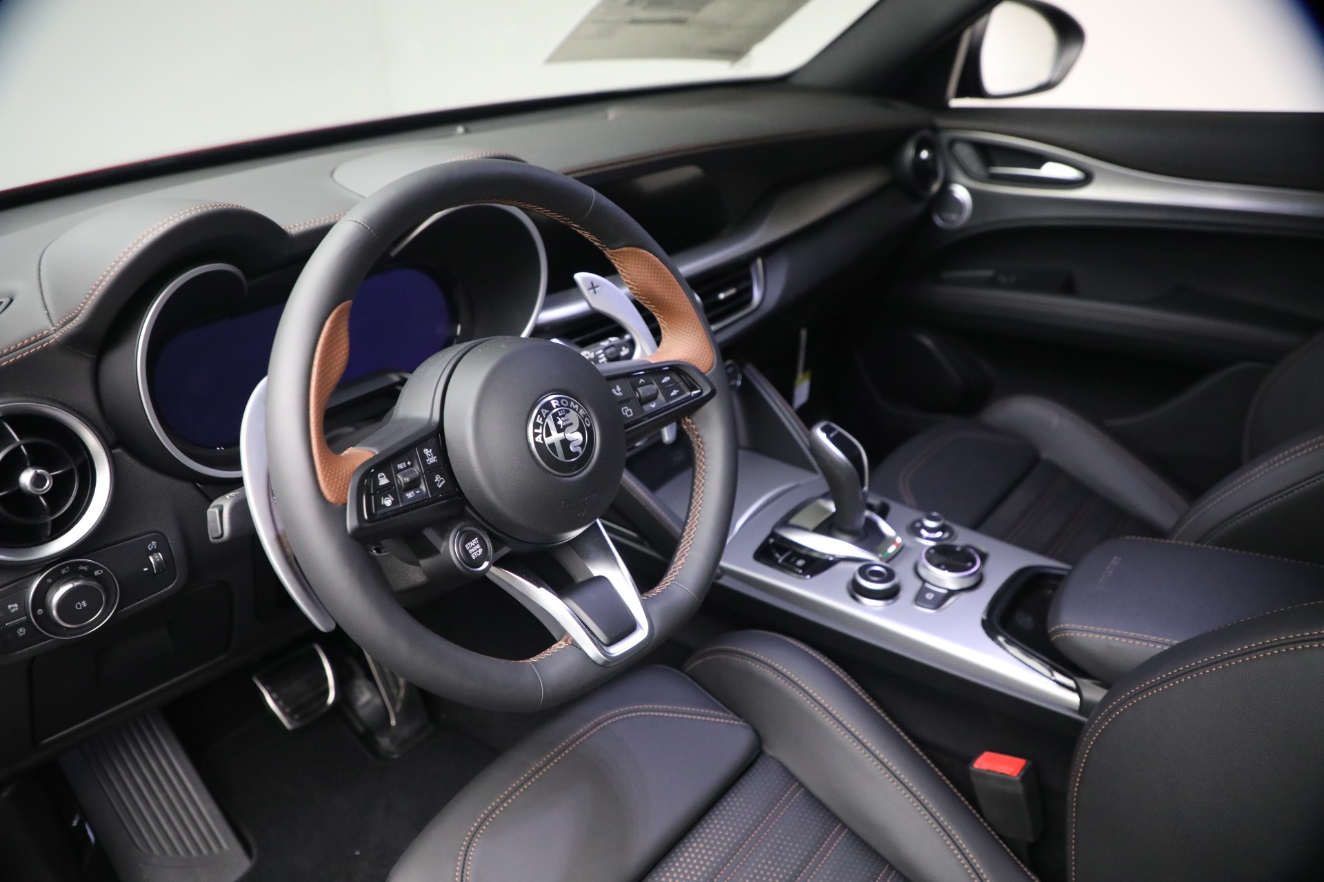 New-2025-Alfa-Romeo-Stelvio-Intensa