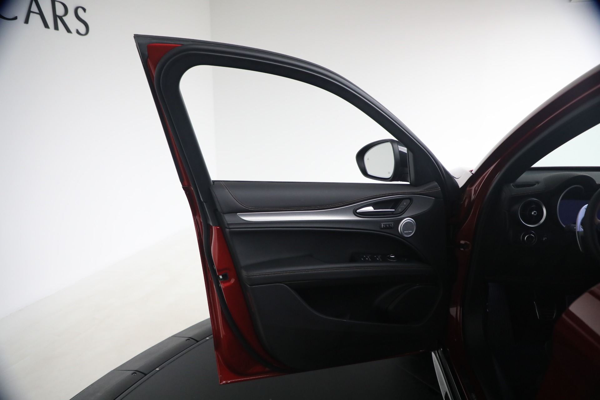 New-2025-Alfa-Romeo-Stelvio-Intensa