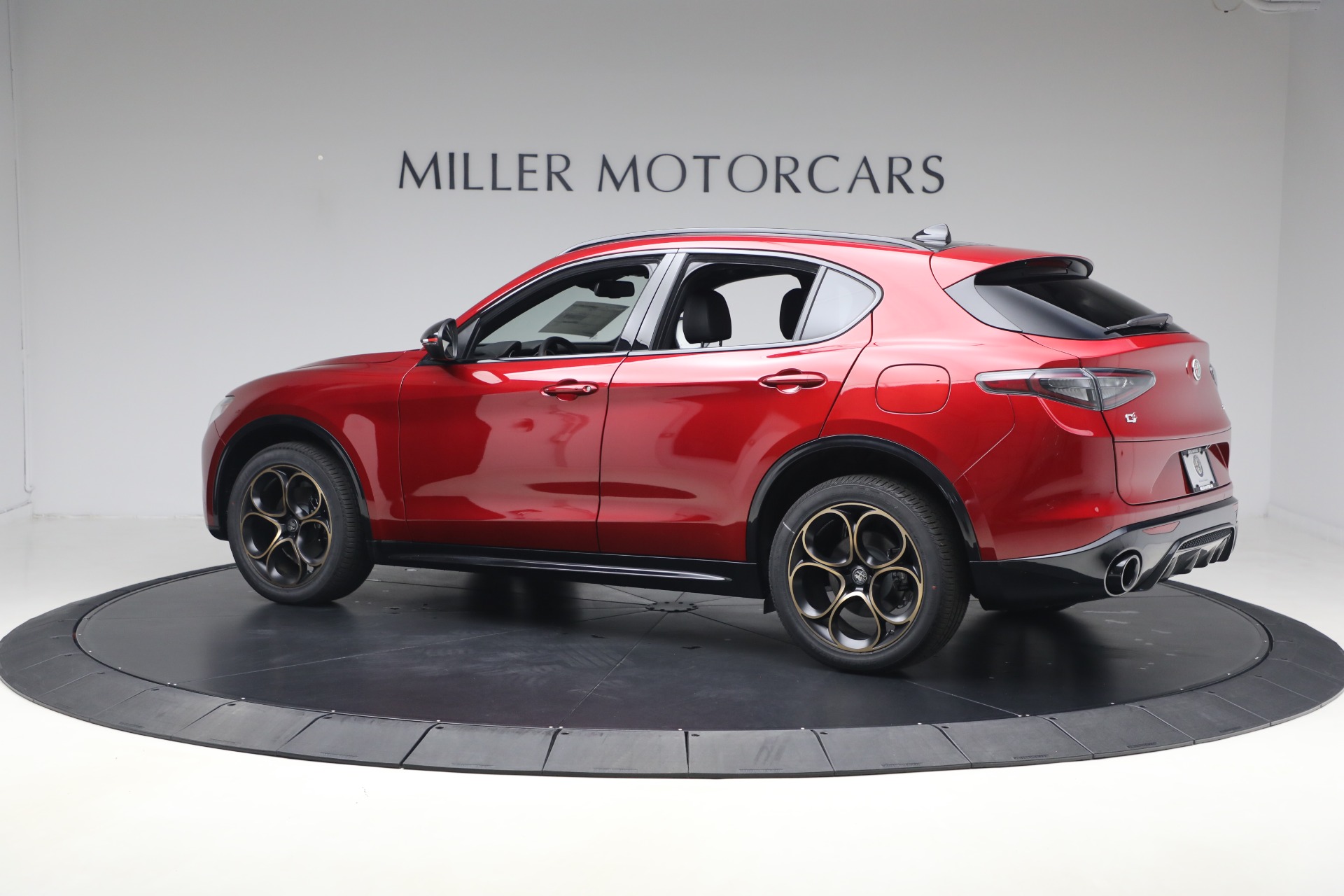 New-2025-Alfa-Romeo-Stelvio-Intensa