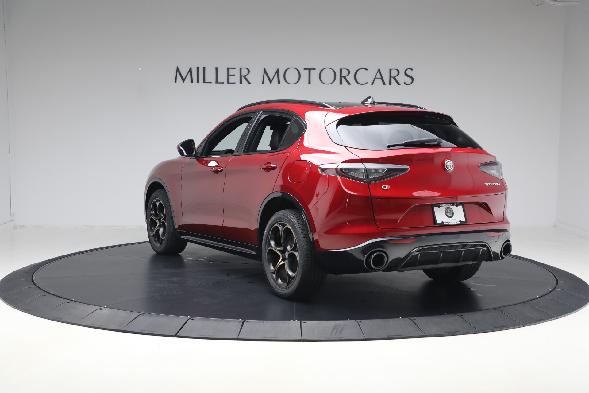 New-2025-Alfa-Romeo-Stelvio-Intensa