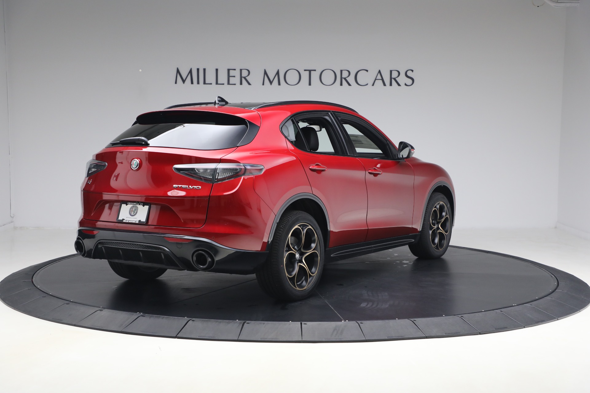 New-2025-Alfa-Romeo-Stelvio-Intensa
