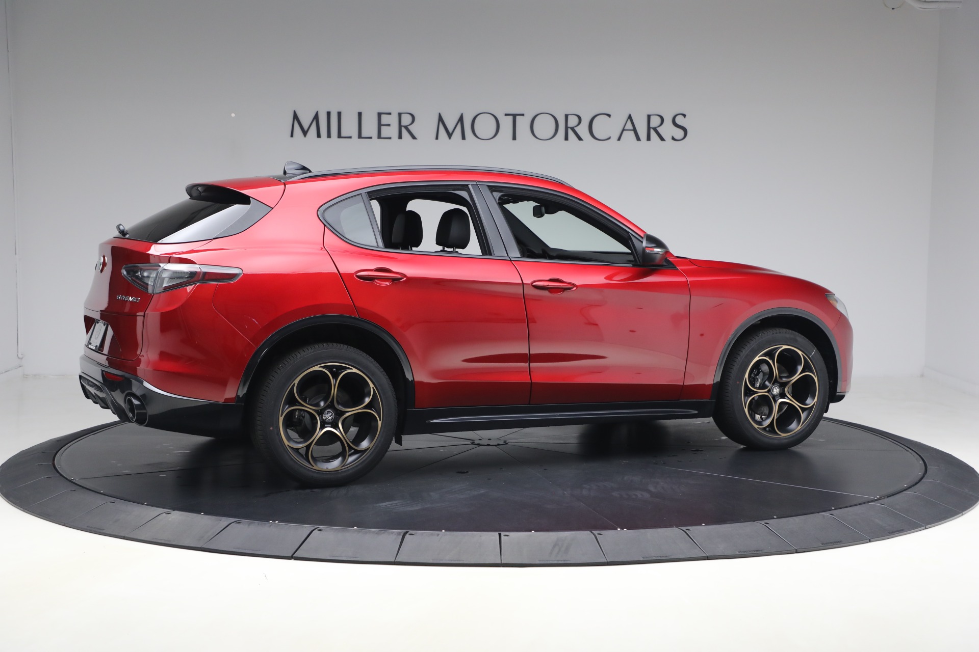 New-2025-Alfa-Romeo-Stelvio-Intensa