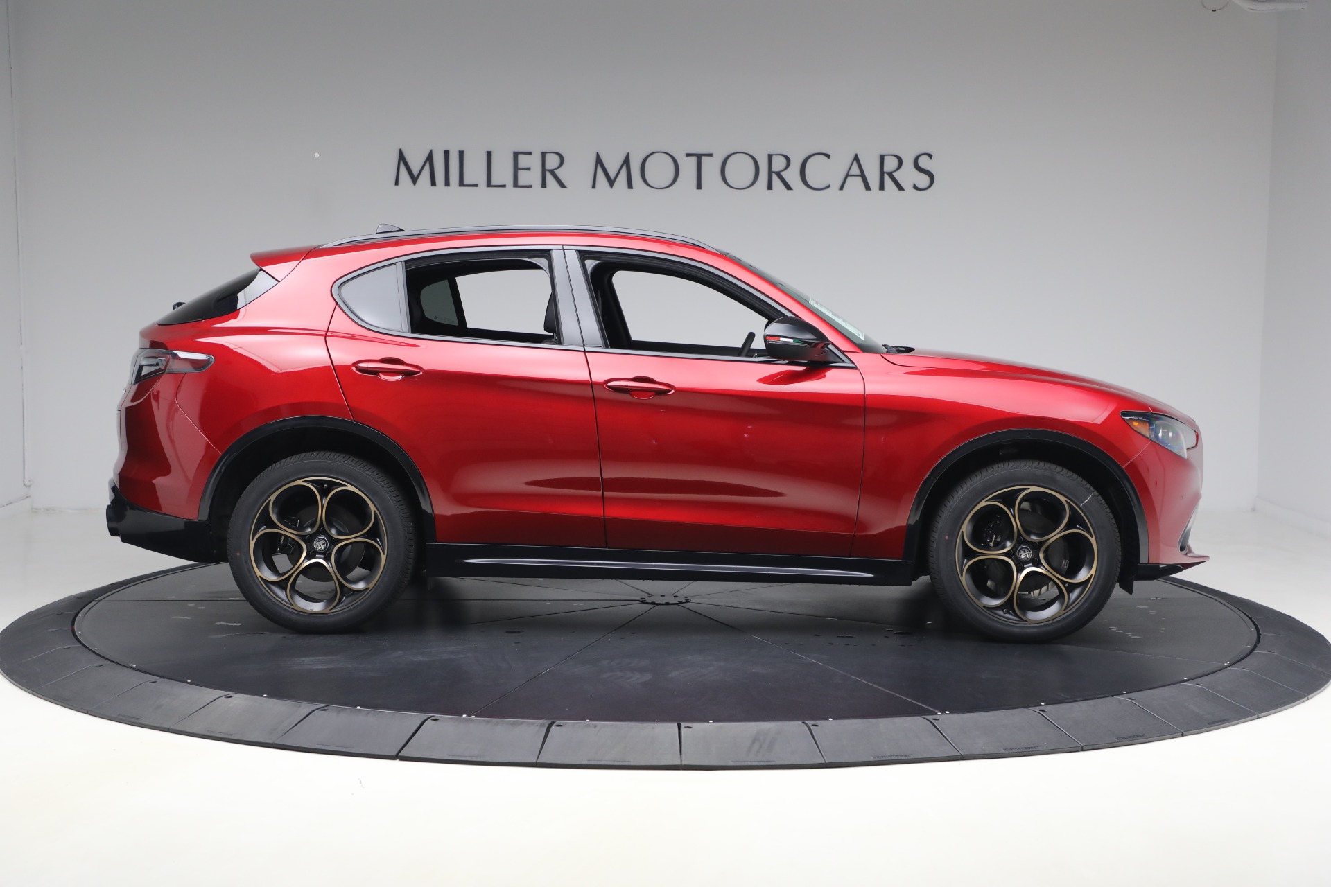 New-2025-Alfa-Romeo-Stelvio-Intensa