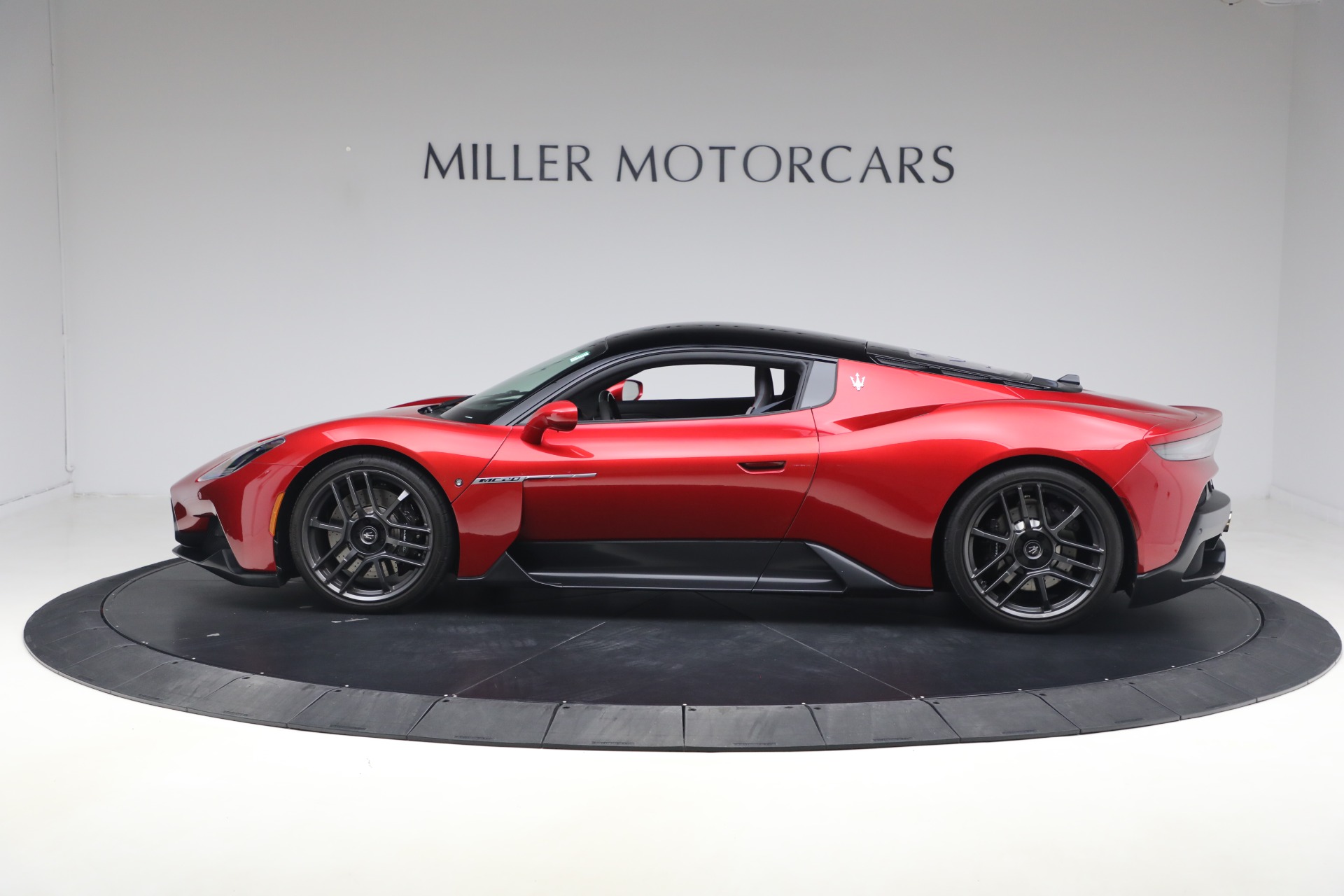 Used-2022-Maserati-MC20