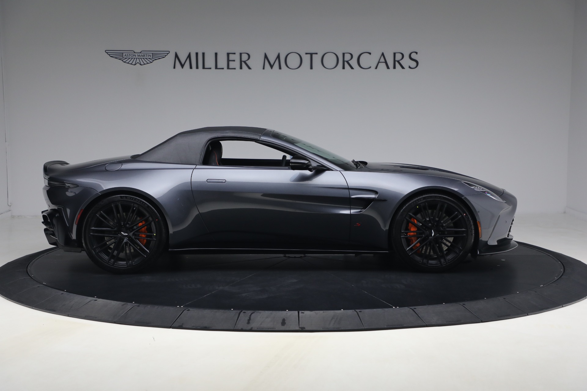 New-2026-Aston-Martin-Vantage-S-Roadster