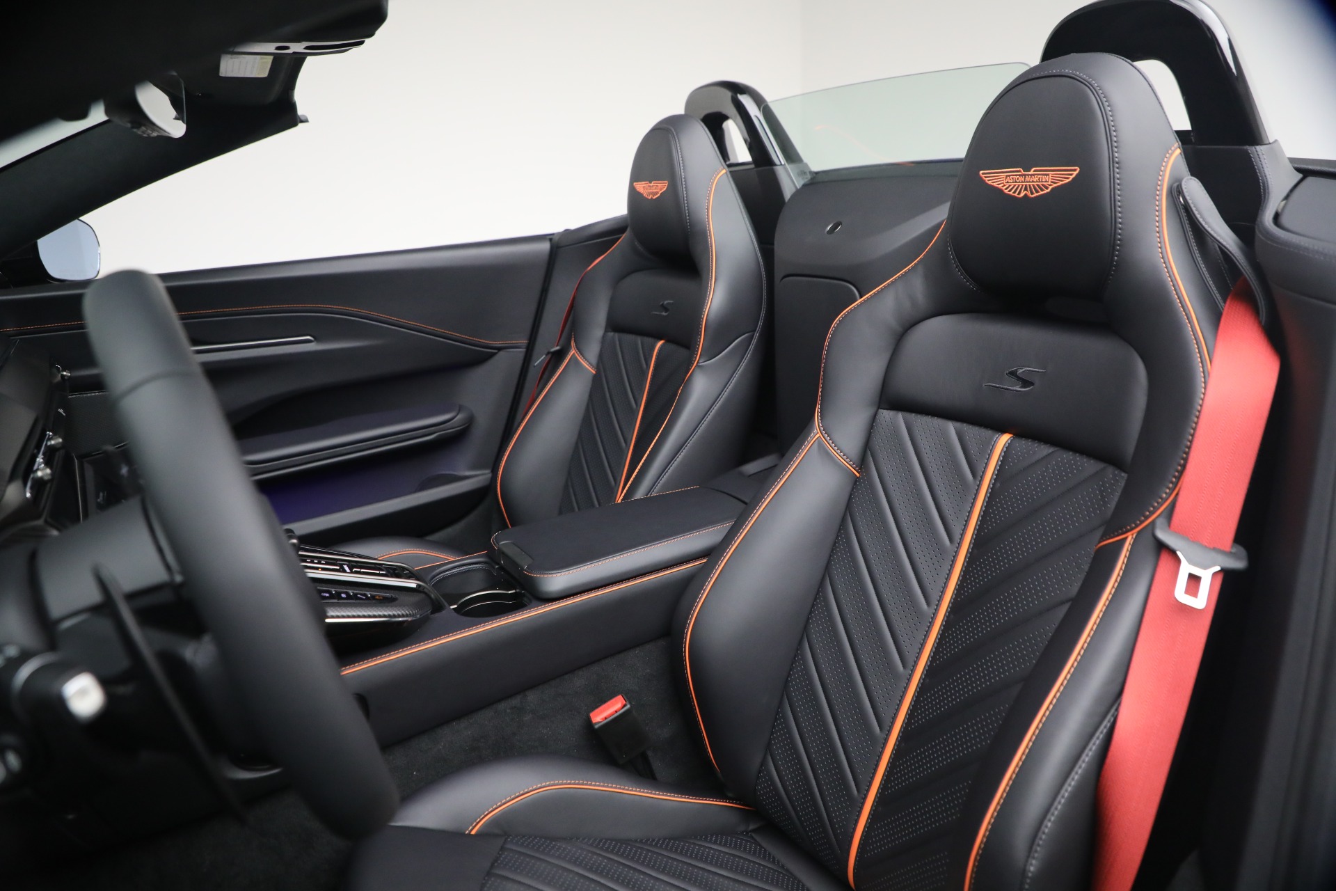 New-2026-Aston-Martin-Vantage-S-Roadster