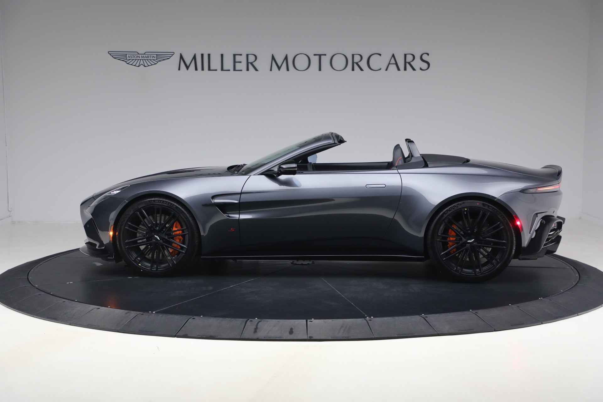 New-2026-Aston-Martin-Vantage-S-Roadster