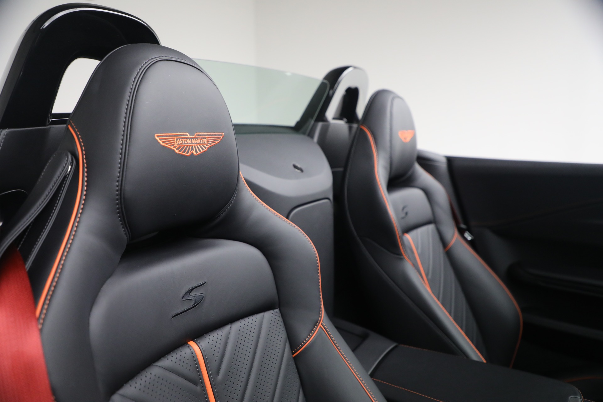 New-2026-Aston-Martin-Vantage-S-Roadster