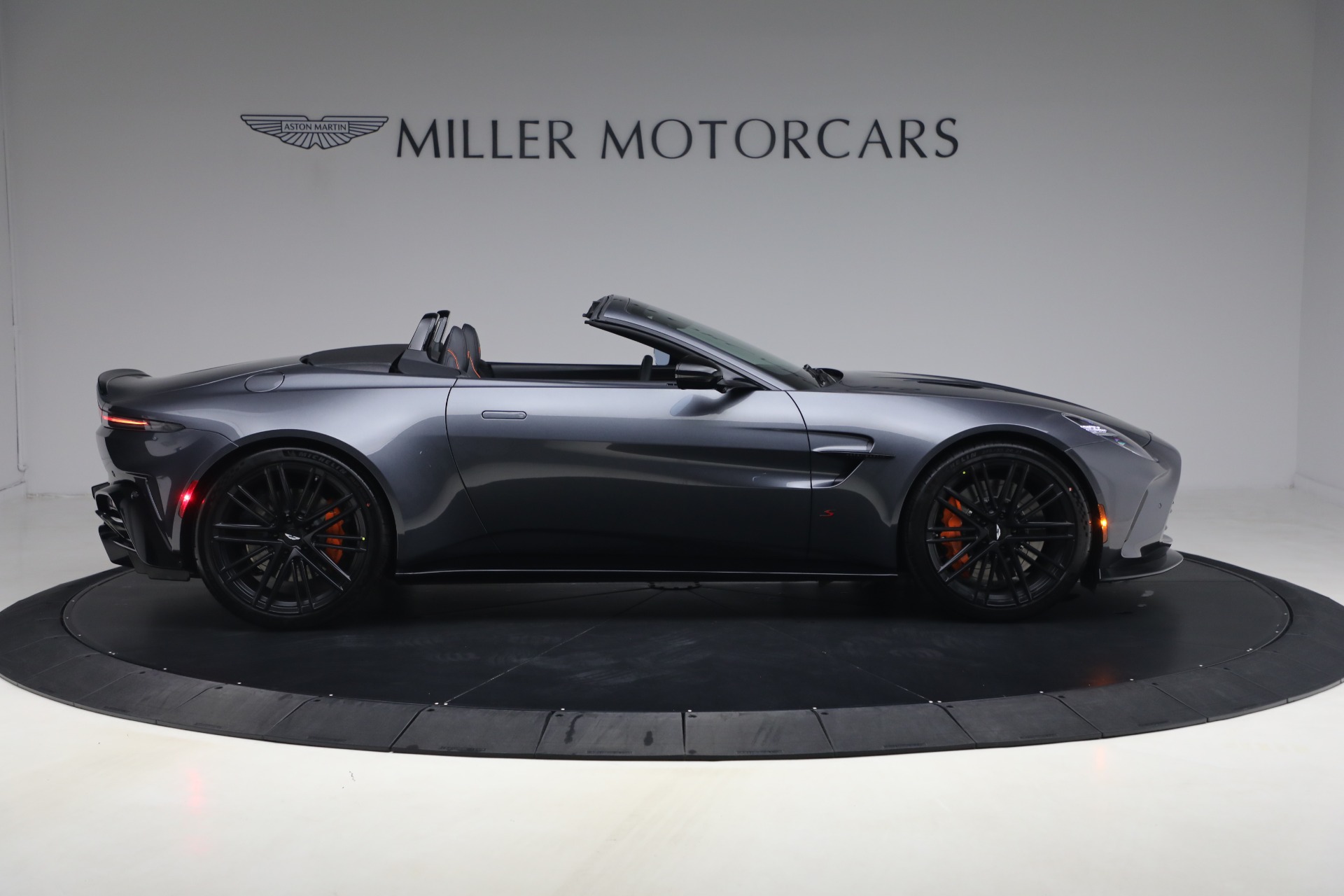 New-2026-Aston-Martin-Vantage-S-Roadster