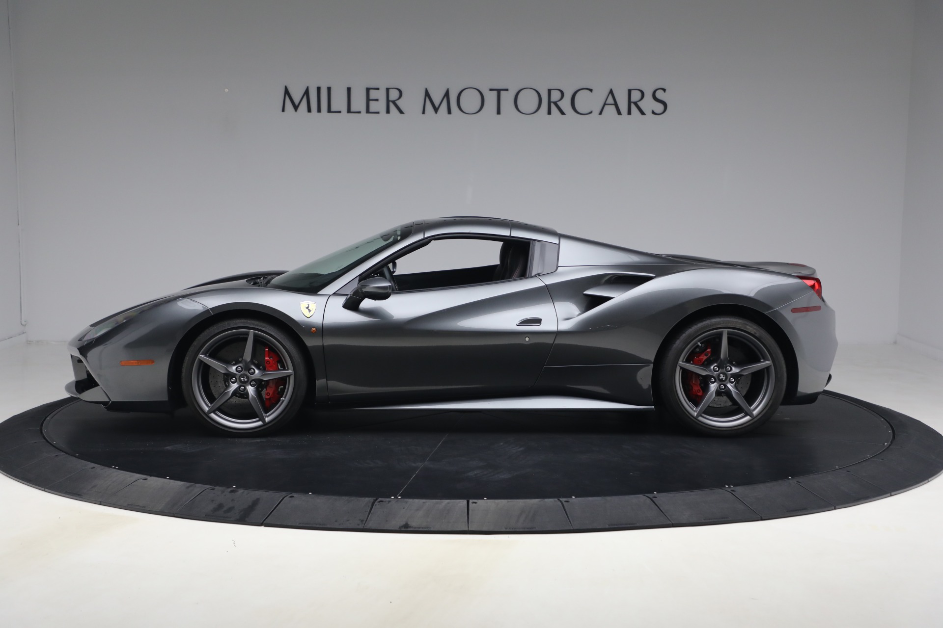 Used-2018-Ferrari-488-Spider
