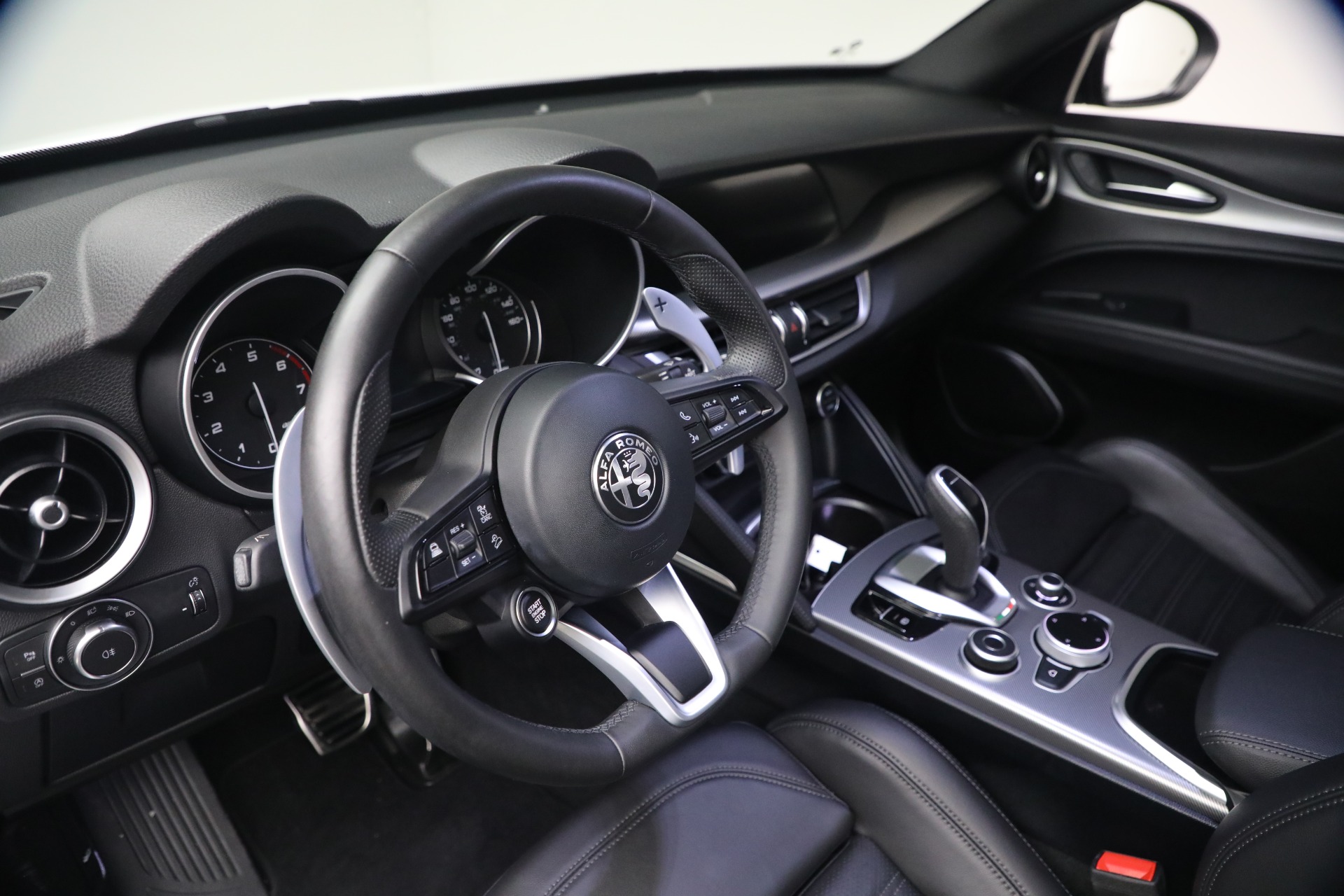 Used-2023-Alfa-Romeo-Stelvio-Veloce