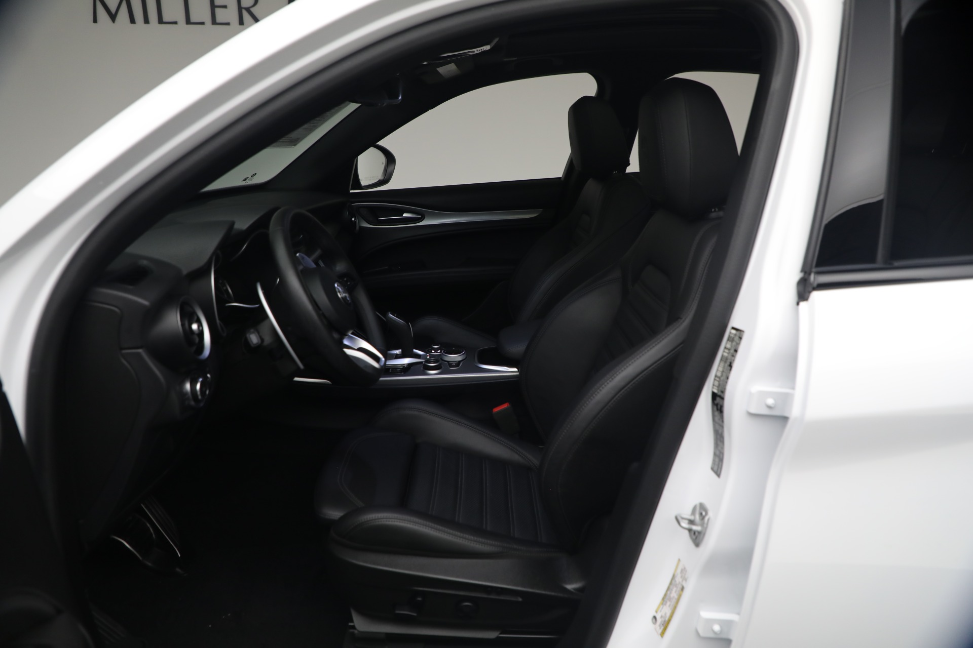 Used-2023-Alfa-Romeo-Stelvio-Veloce