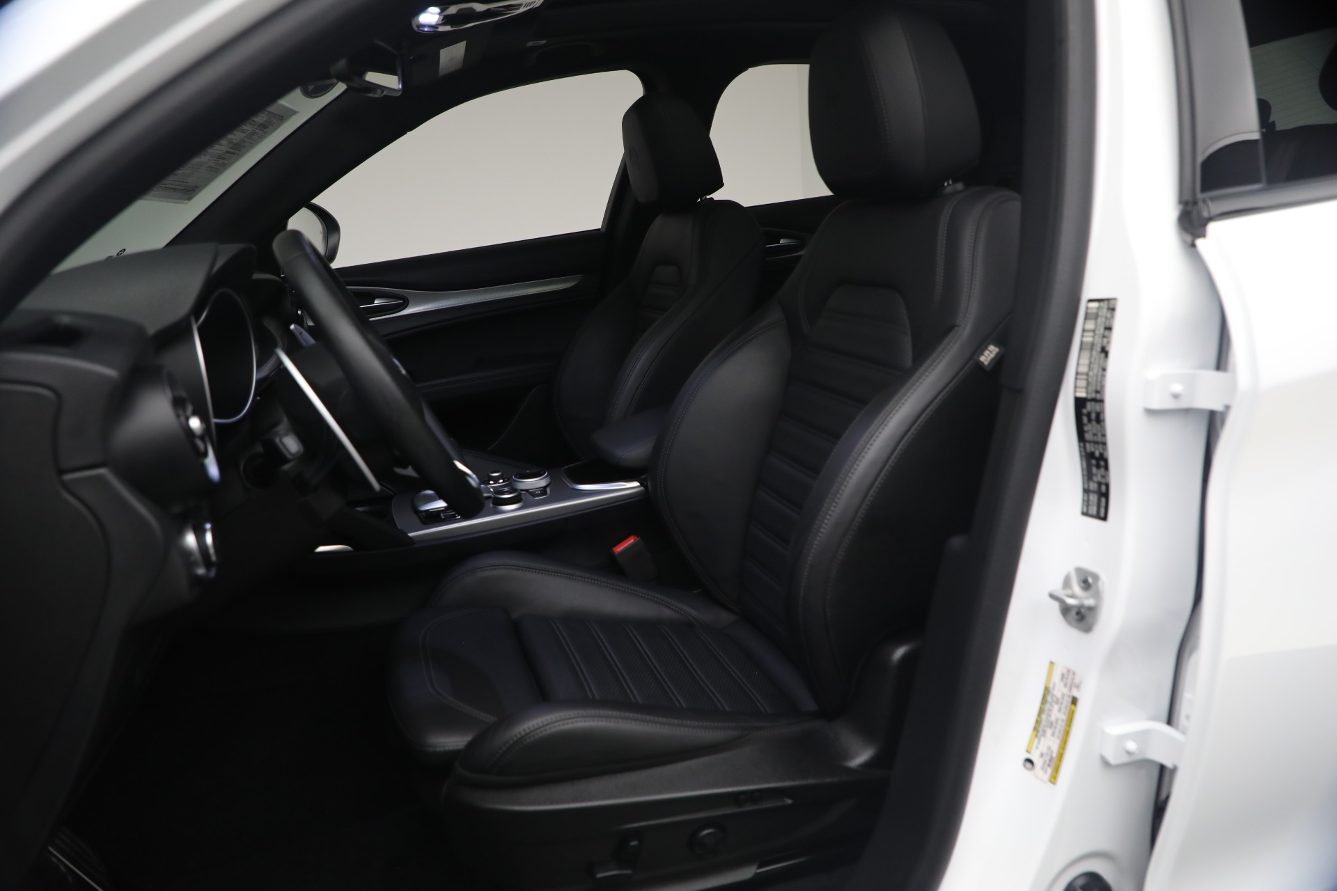 Used-2023-Alfa-Romeo-Stelvio-Veloce