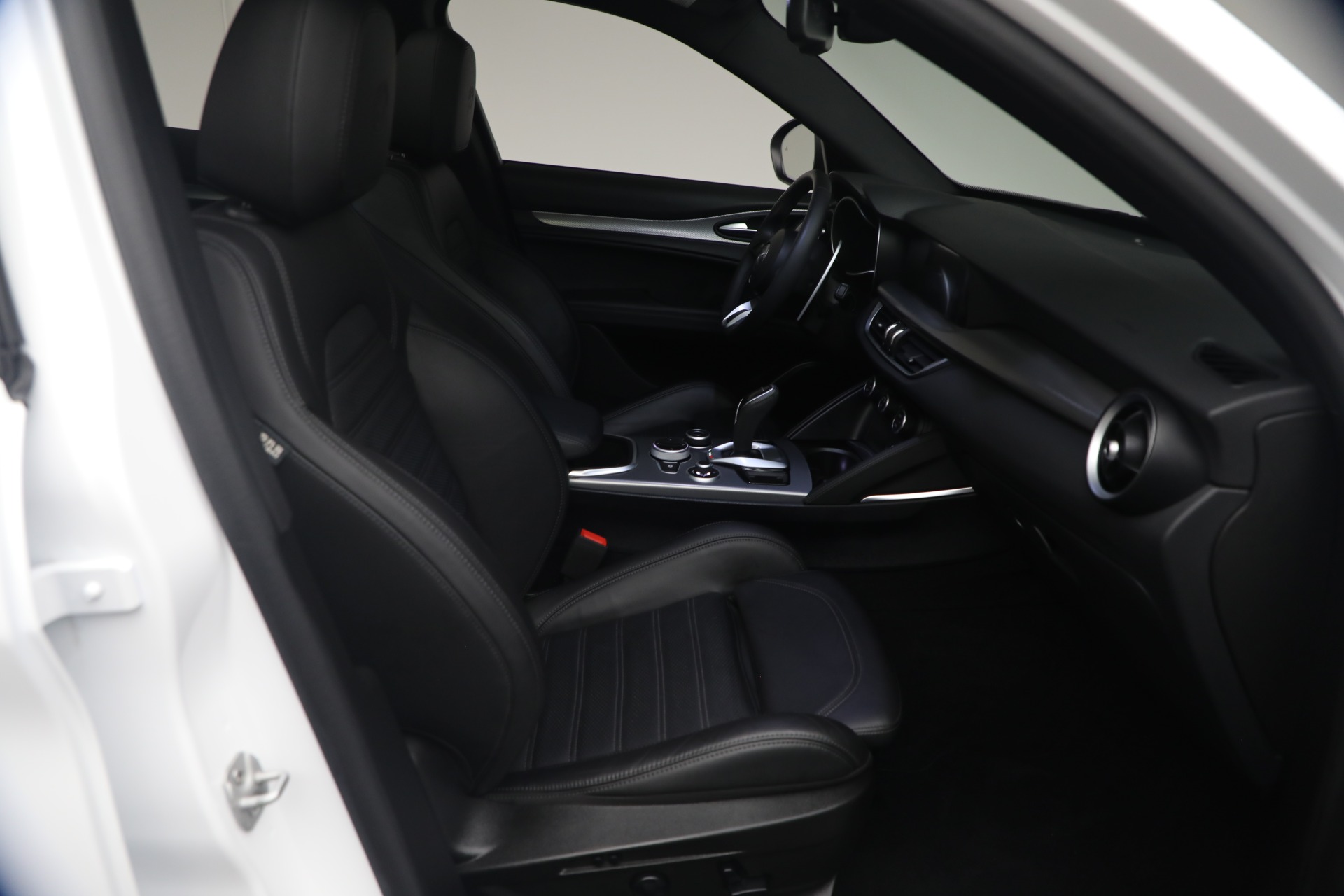 Used-2023-Alfa-Romeo-Stelvio-Veloce