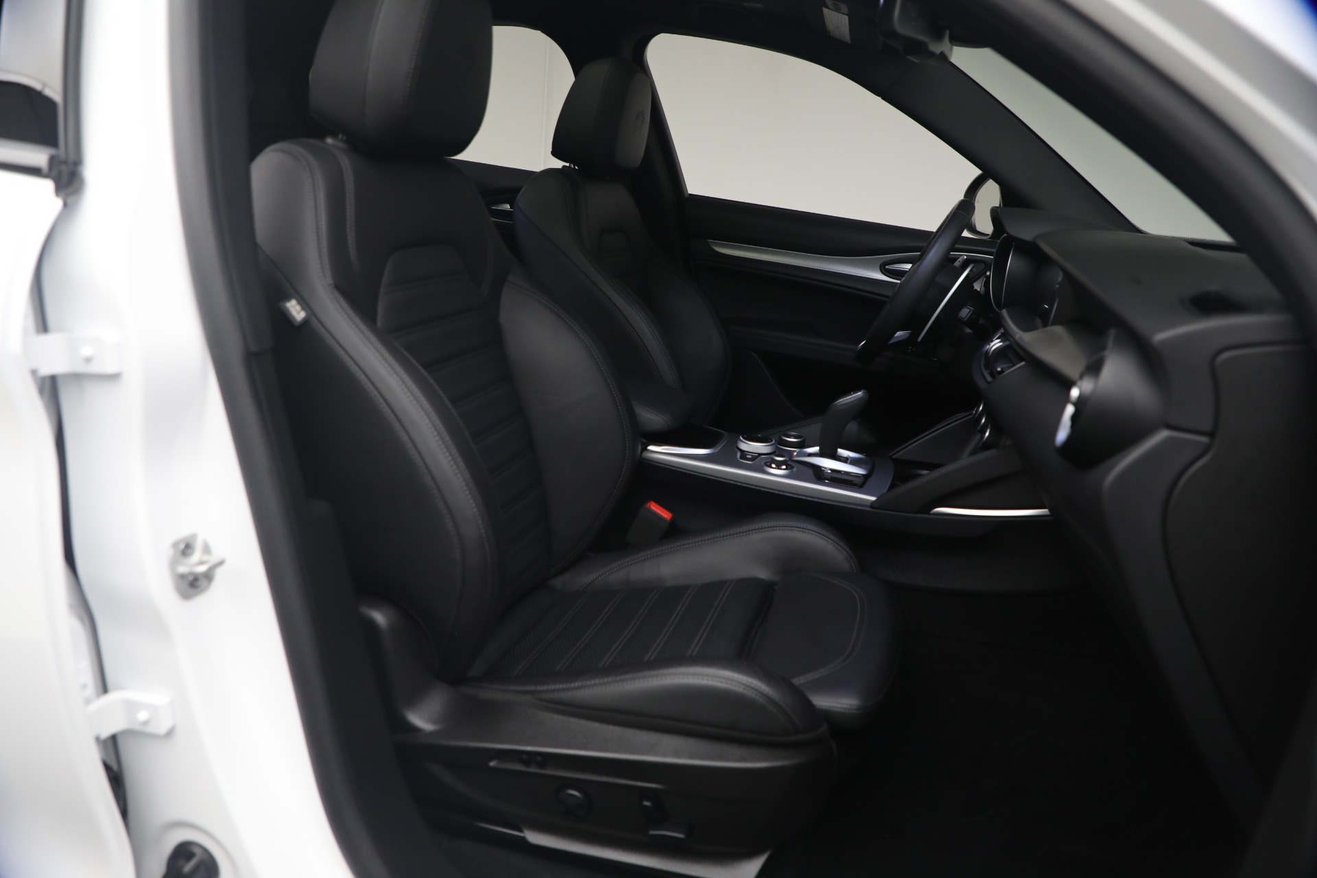 Used-2023-Alfa-Romeo-Stelvio-Veloce