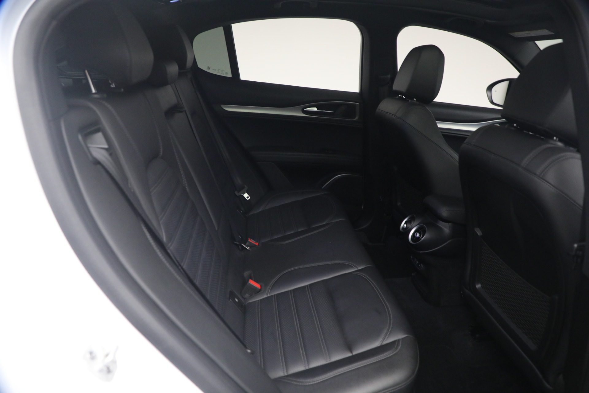 Used-2023-Alfa-Romeo-Stelvio-Veloce