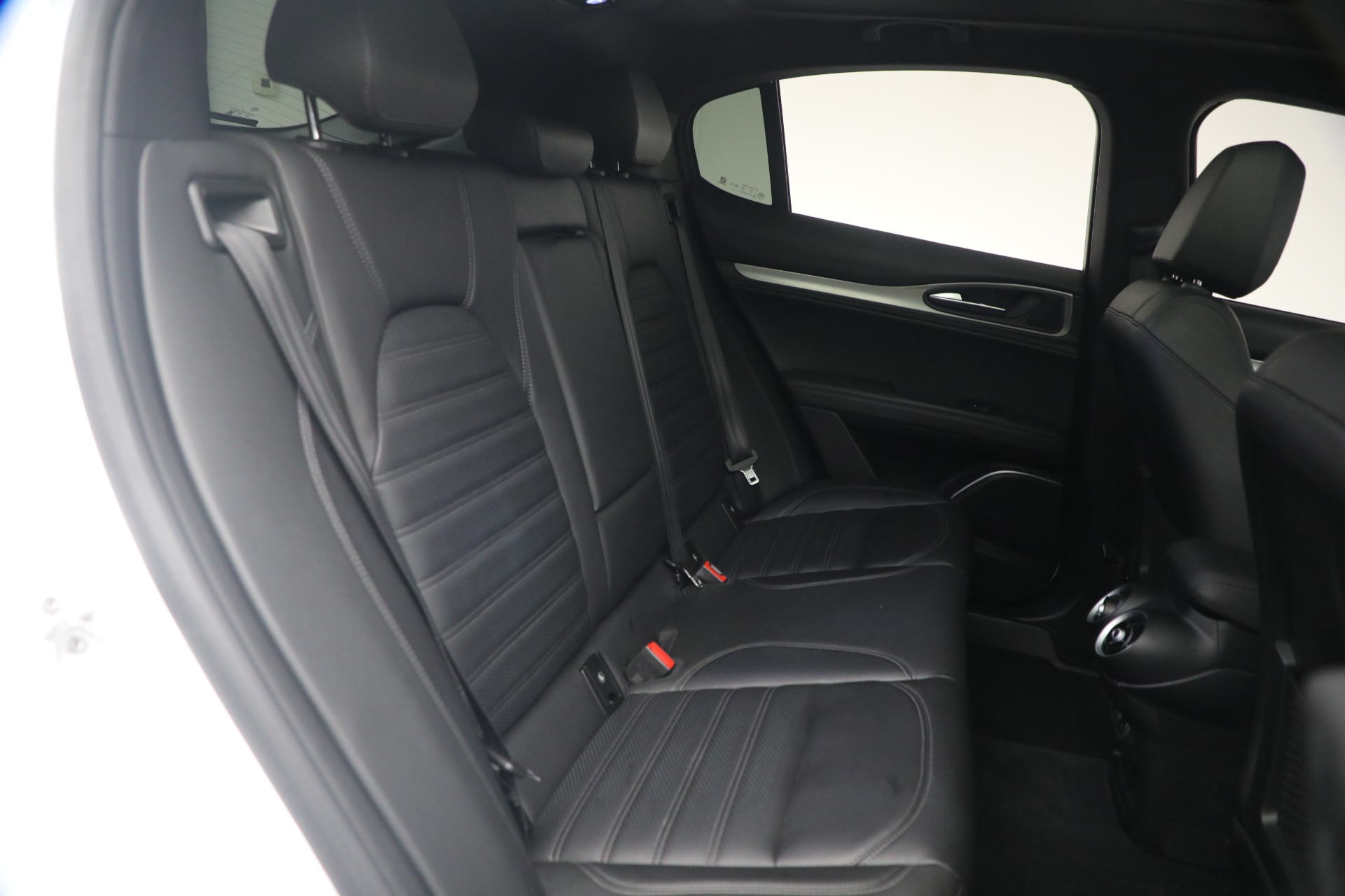 Used-2023-Alfa-Romeo-Stelvio-Veloce