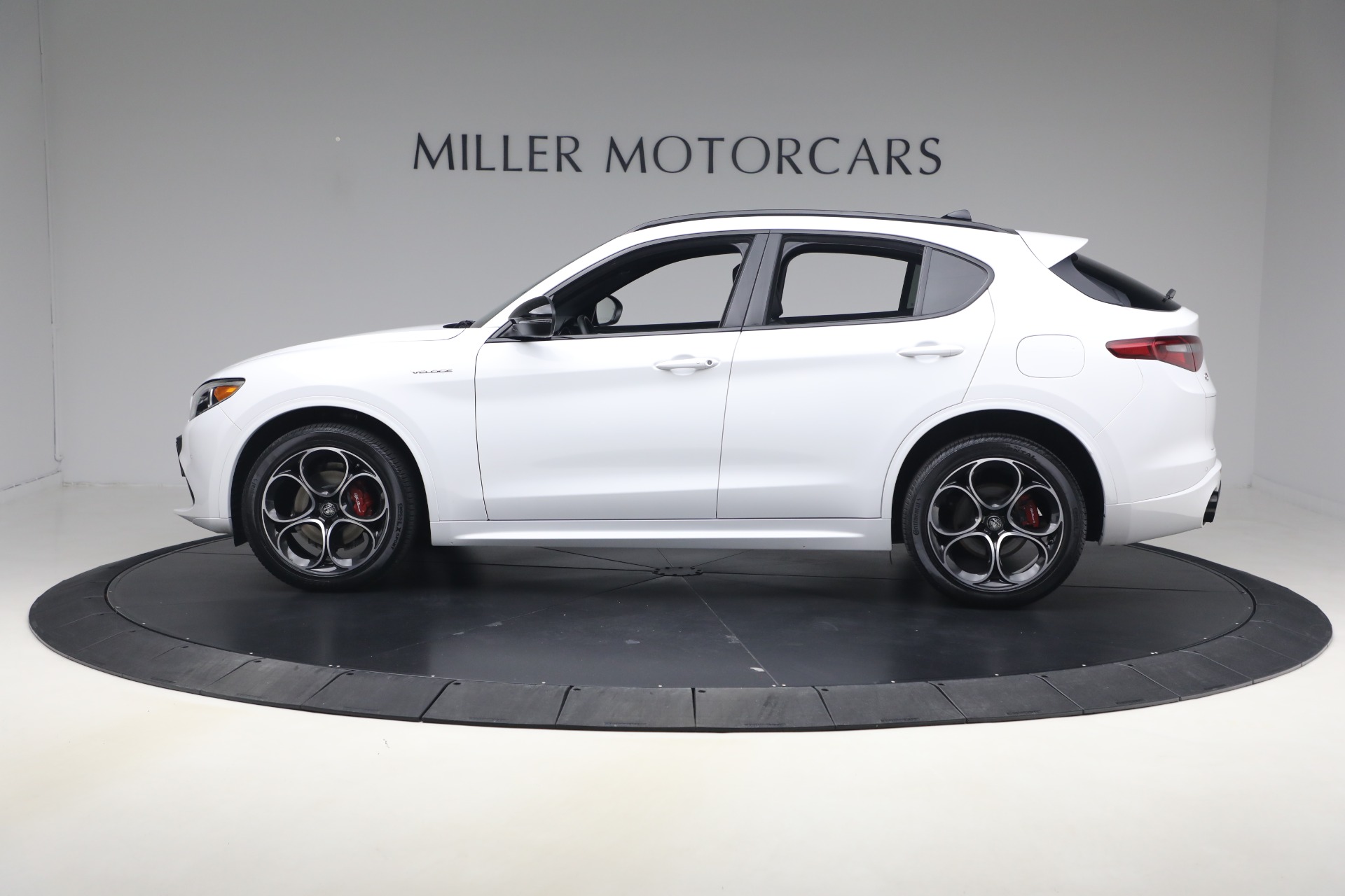 Used-2023-Alfa-Romeo-Stelvio-Veloce