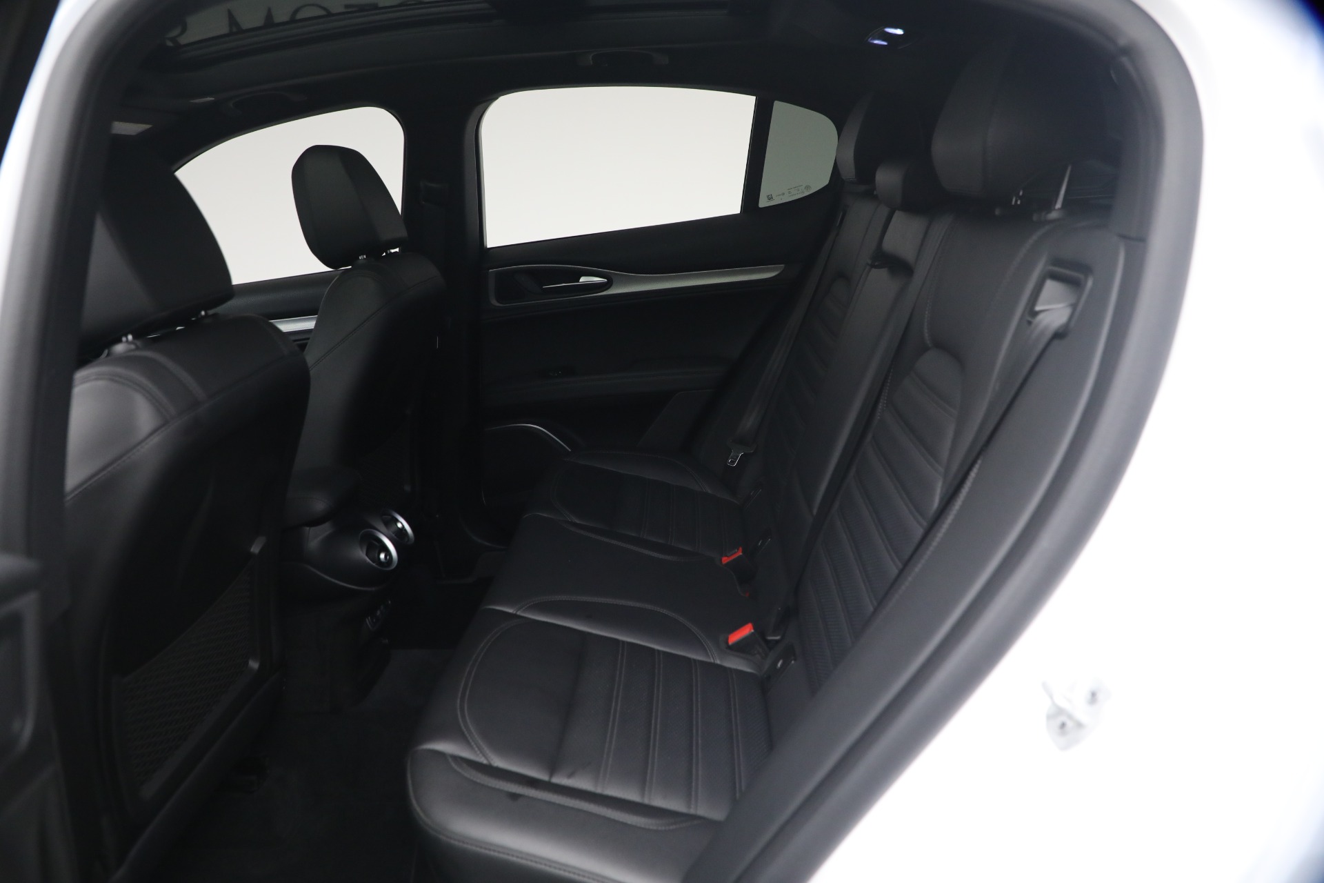 Used-2023-Alfa-Romeo-Stelvio-Veloce