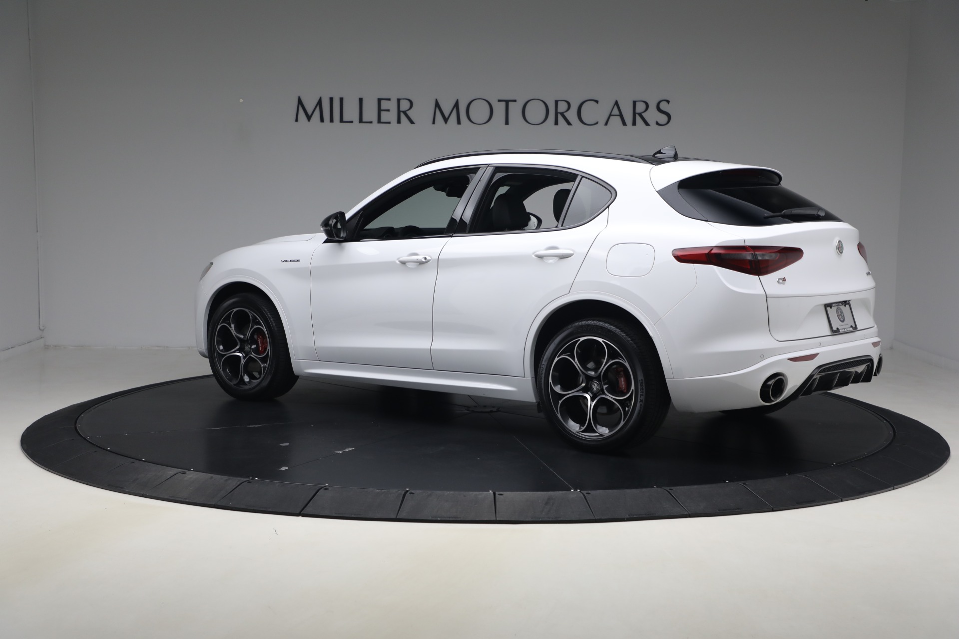 Used-2023-Alfa-Romeo-Stelvio-Veloce