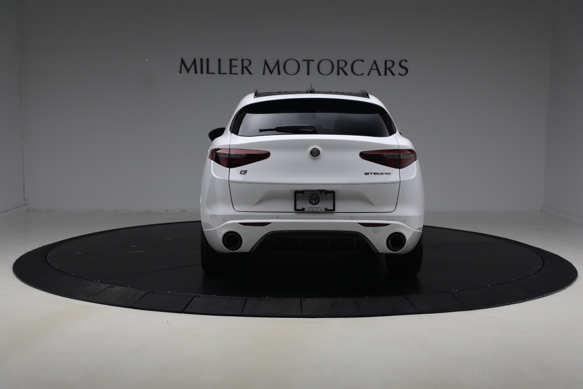 Used-2023-Alfa-Romeo-Stelvio-Veloce