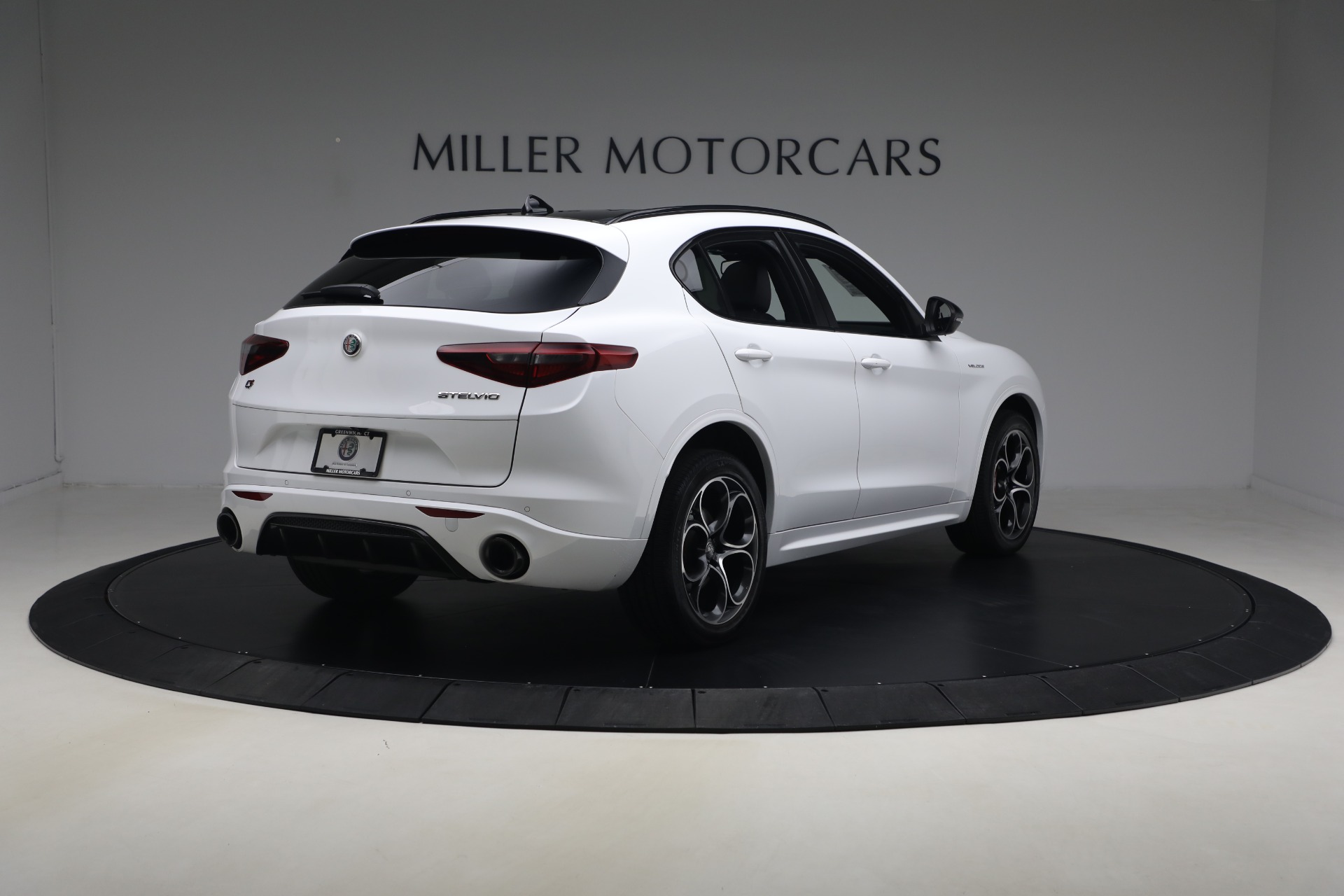 Used-2023-Alfa-Romeo-Stelvio-Veloce