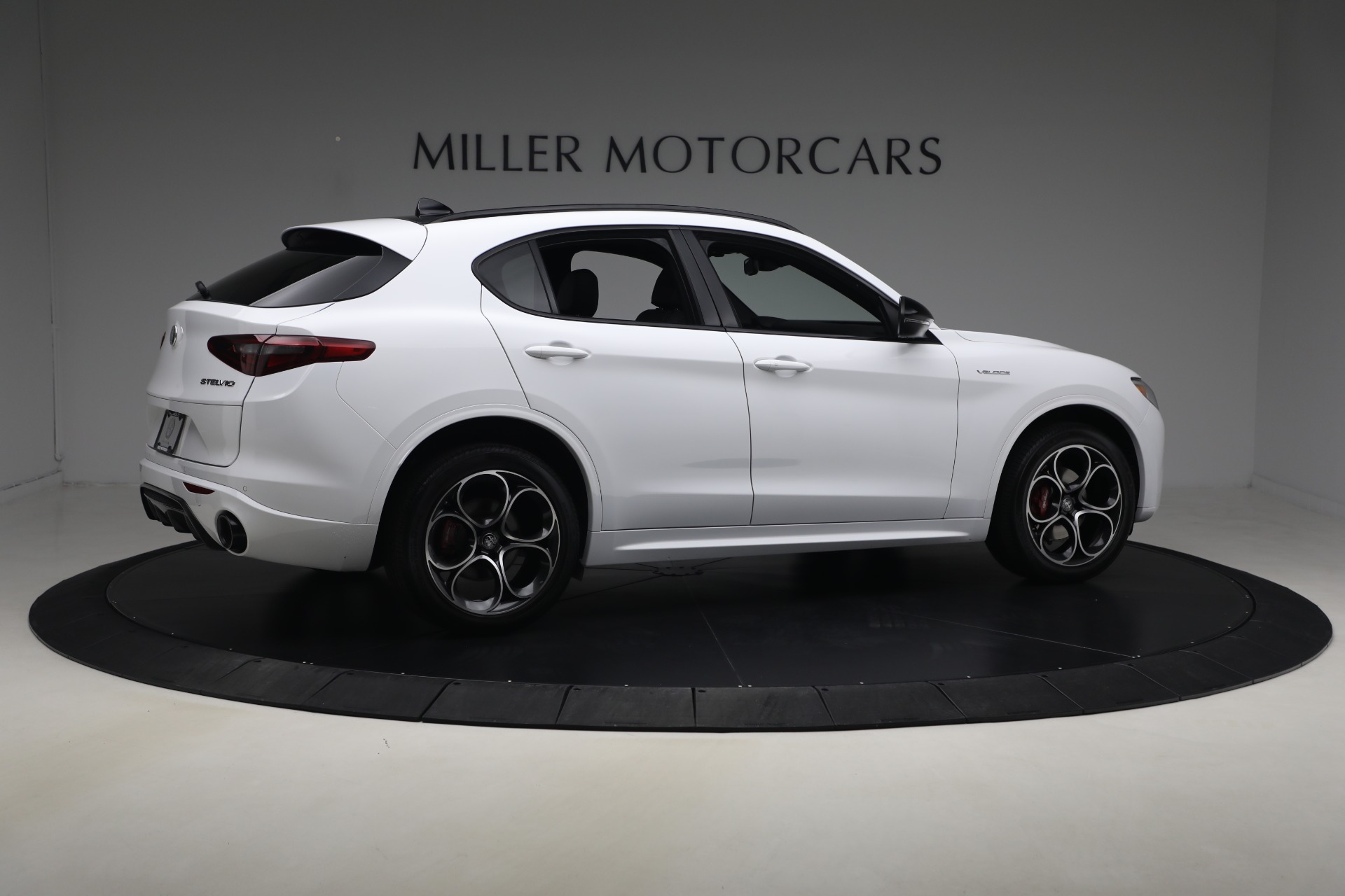 Used-2023-Alfa-Romeo-Stelvio-Veloce