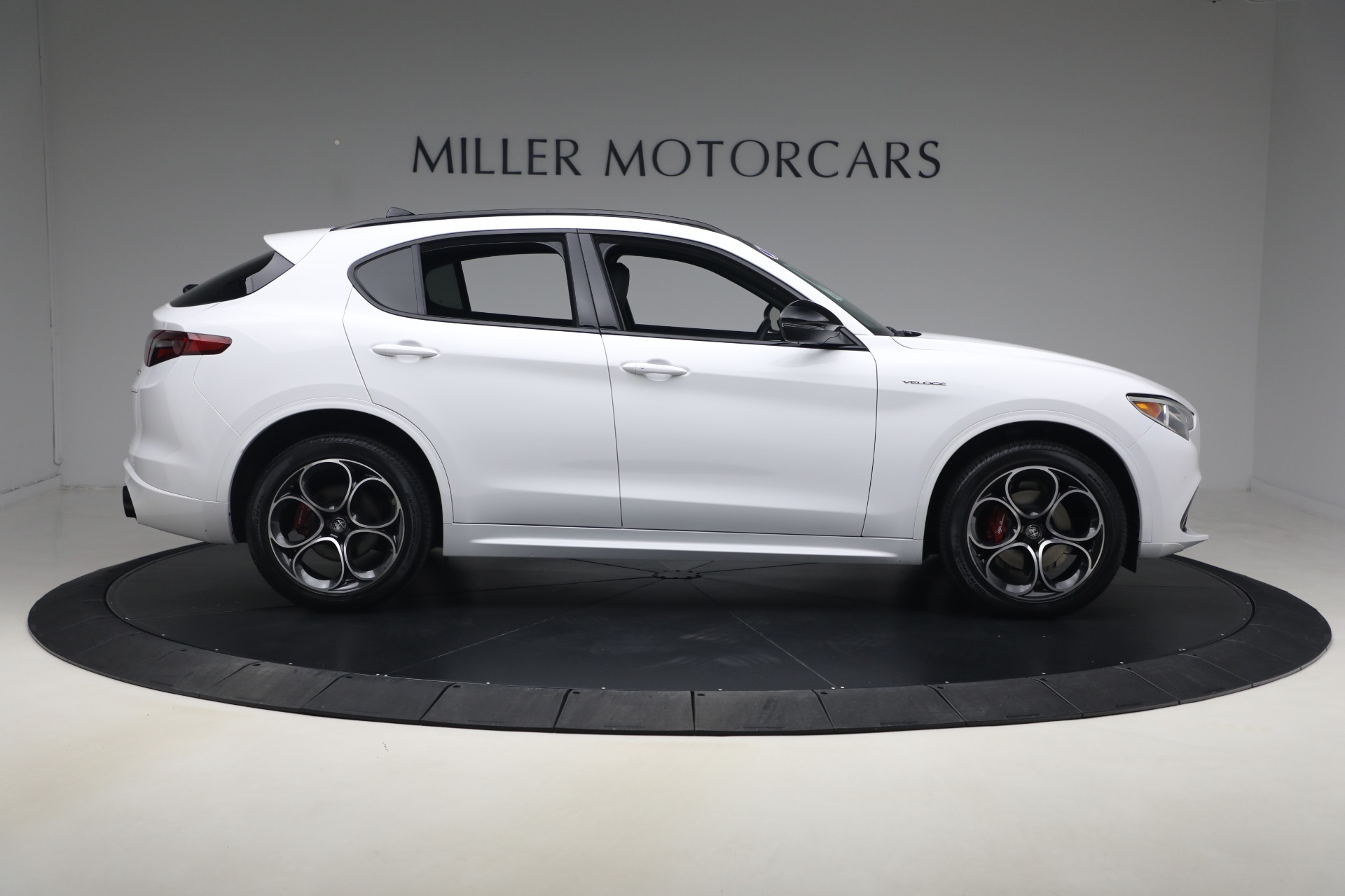 Used-2023-Alfa-Romeo-Stelvio-Veloce