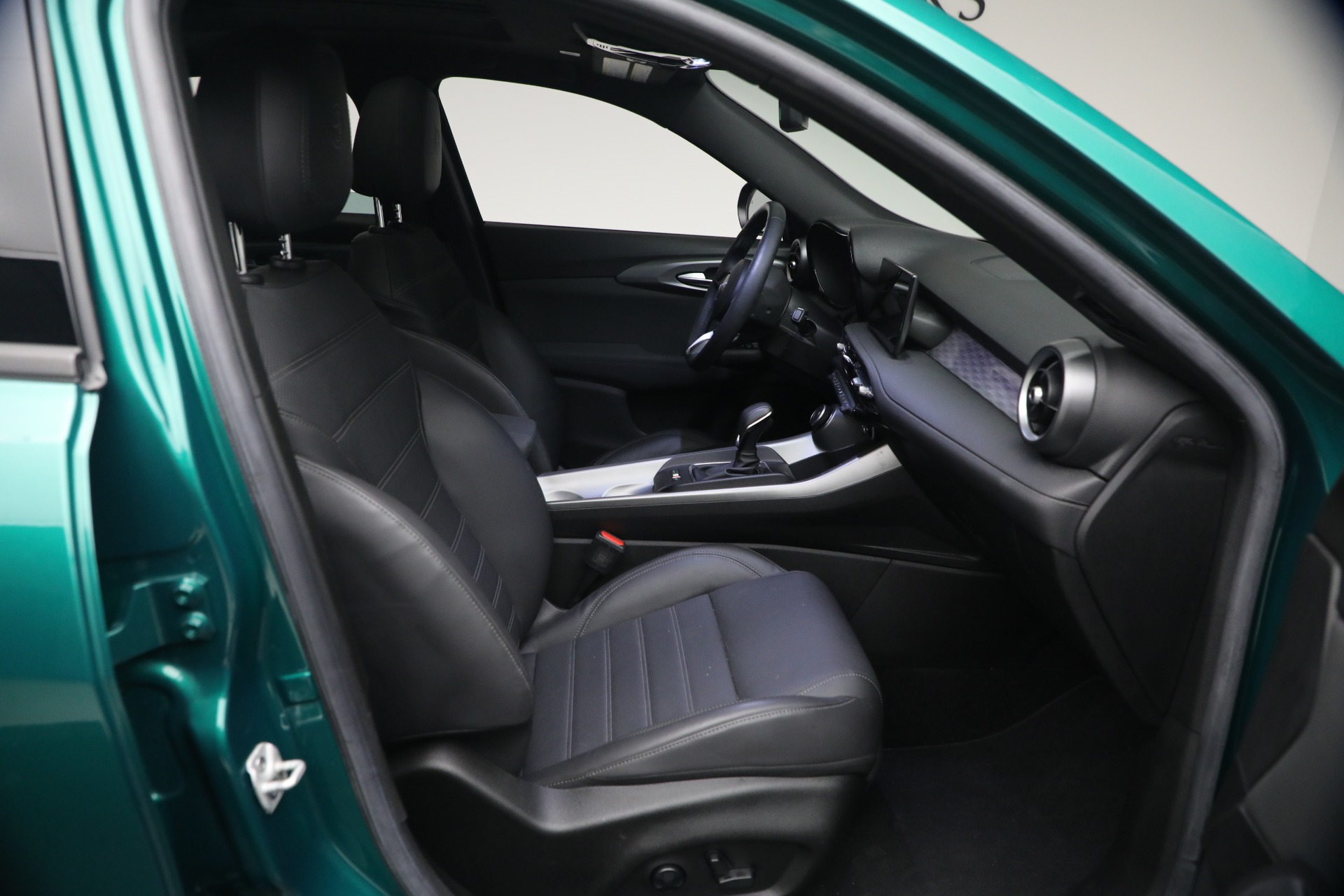 Used-2024-Alfa-Romeo-Tonale-Hybrid-Ti