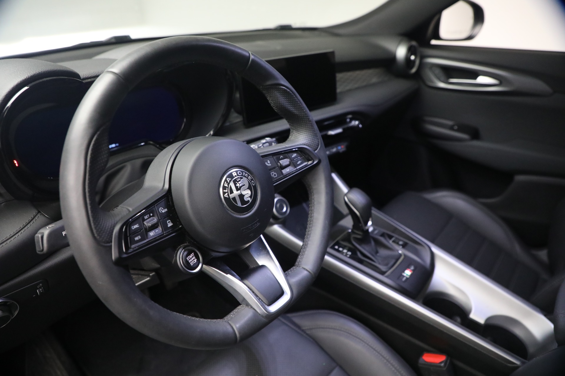Used-2024-Alfa-Romeo-Tonale-Hybrid-Ti