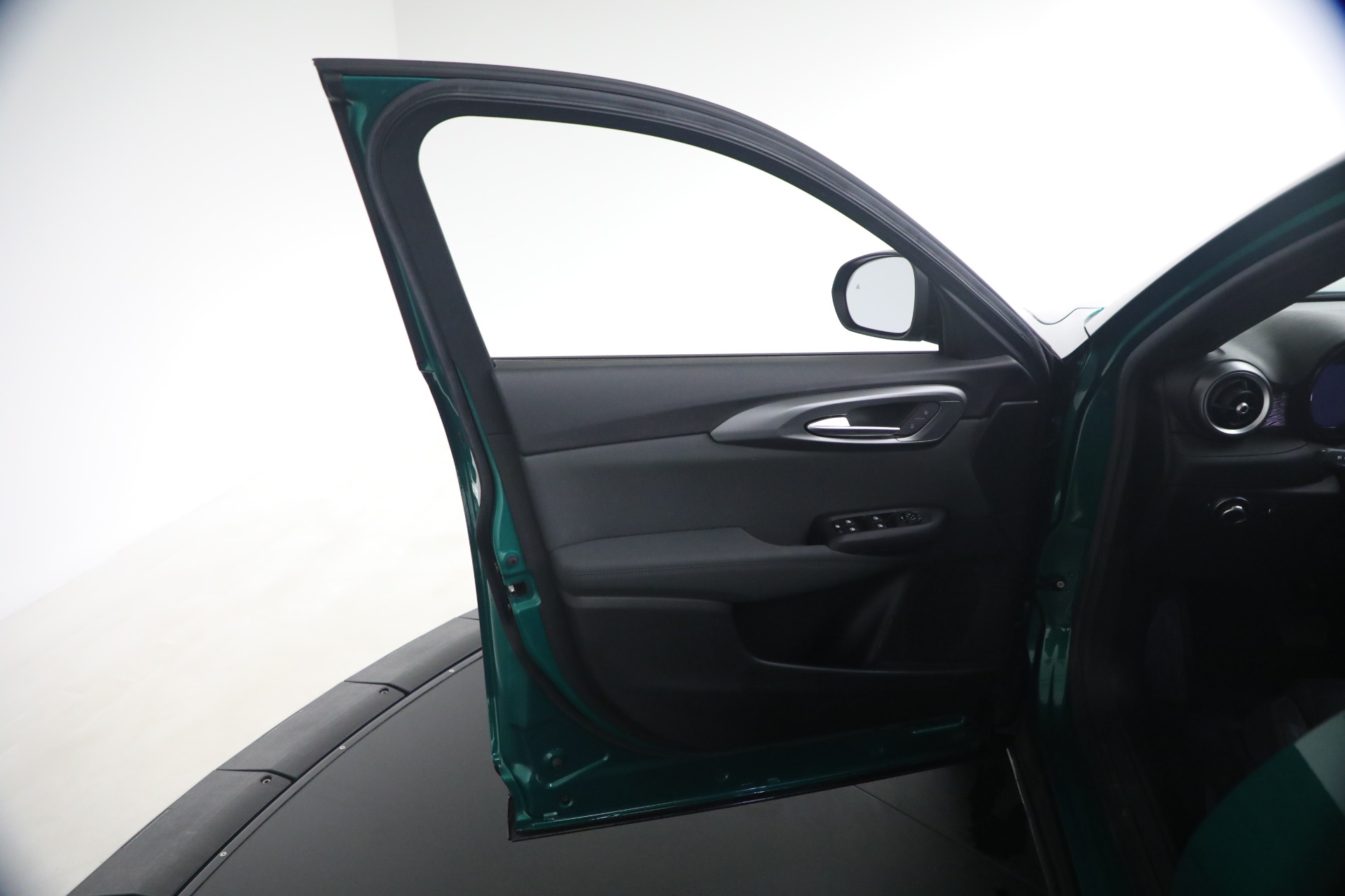 Used-2024-Alfa-Romeo-Tonale-Hybrid-Ti