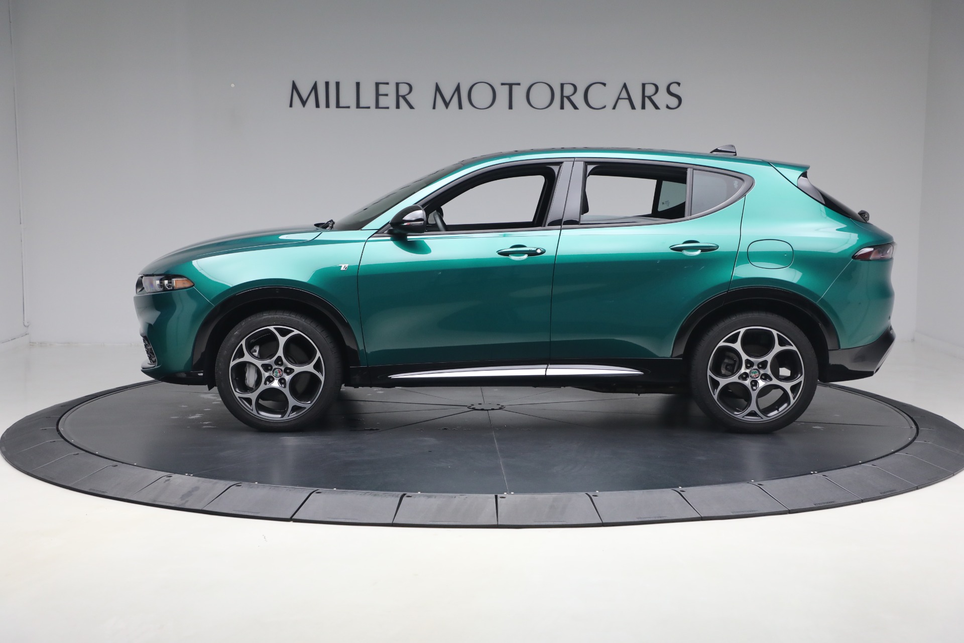 Used-2024-Alfa-Romeo-Tonale-Hybrid-Ti