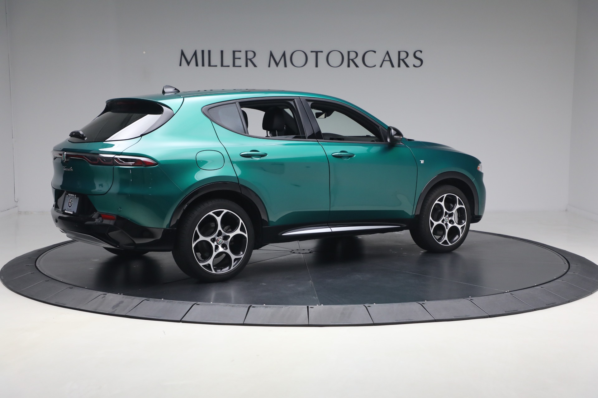 Used-2024-Alfa-Romeo-Tonale-Hybrid-Ti