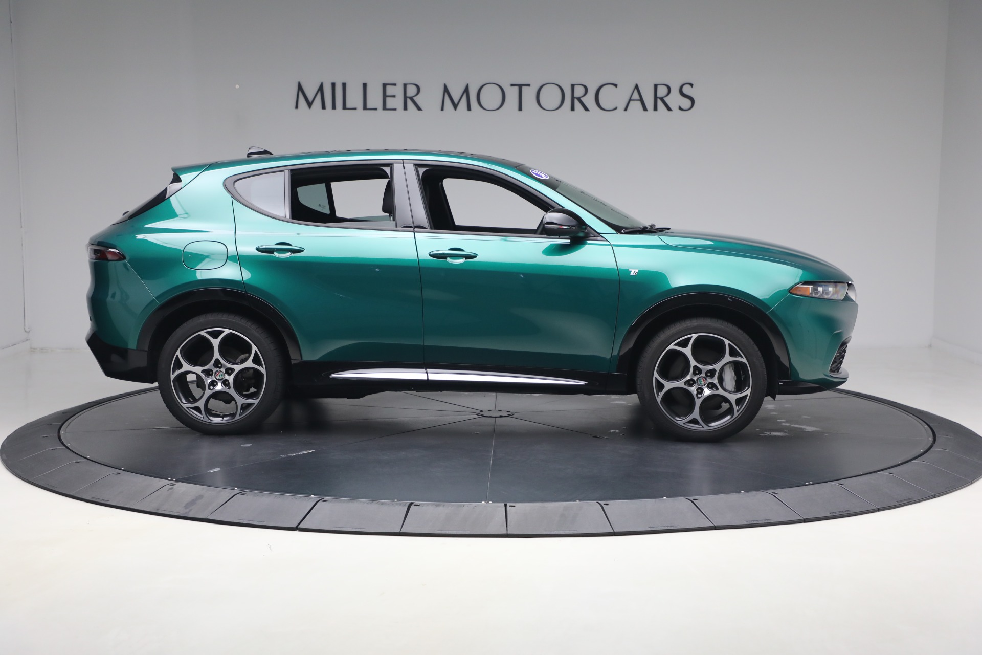 Used-2024-Alfa-Romeo-Tonale-Hybrid-Ti