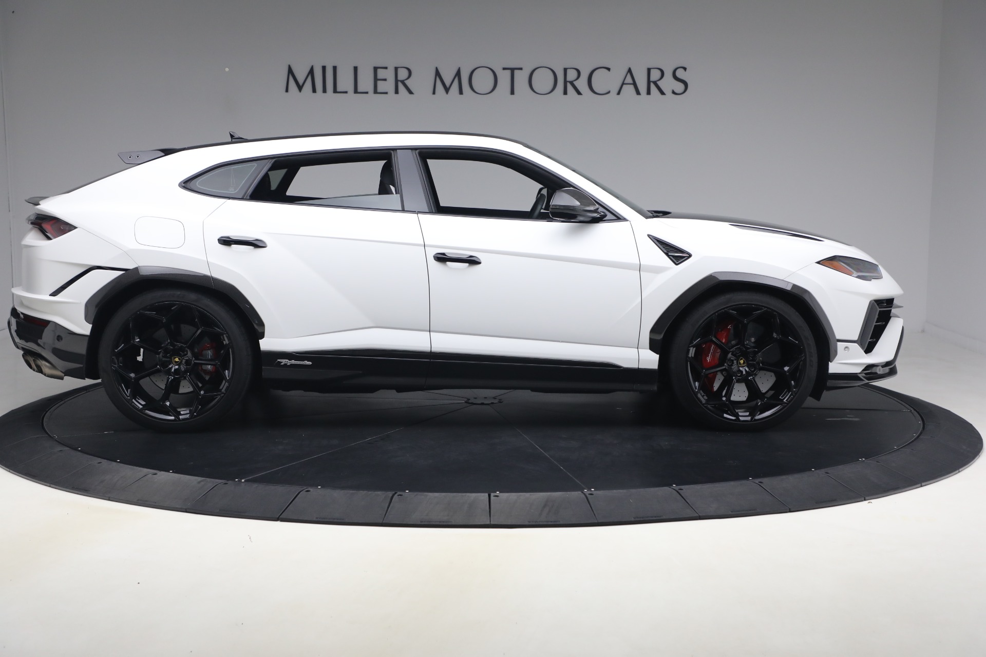 Used-2024-Lamborghini-Urus-Performante