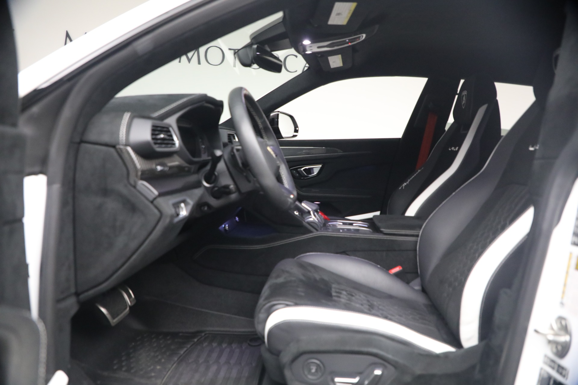 Used-2024-Lamborghini-Urus-Performante