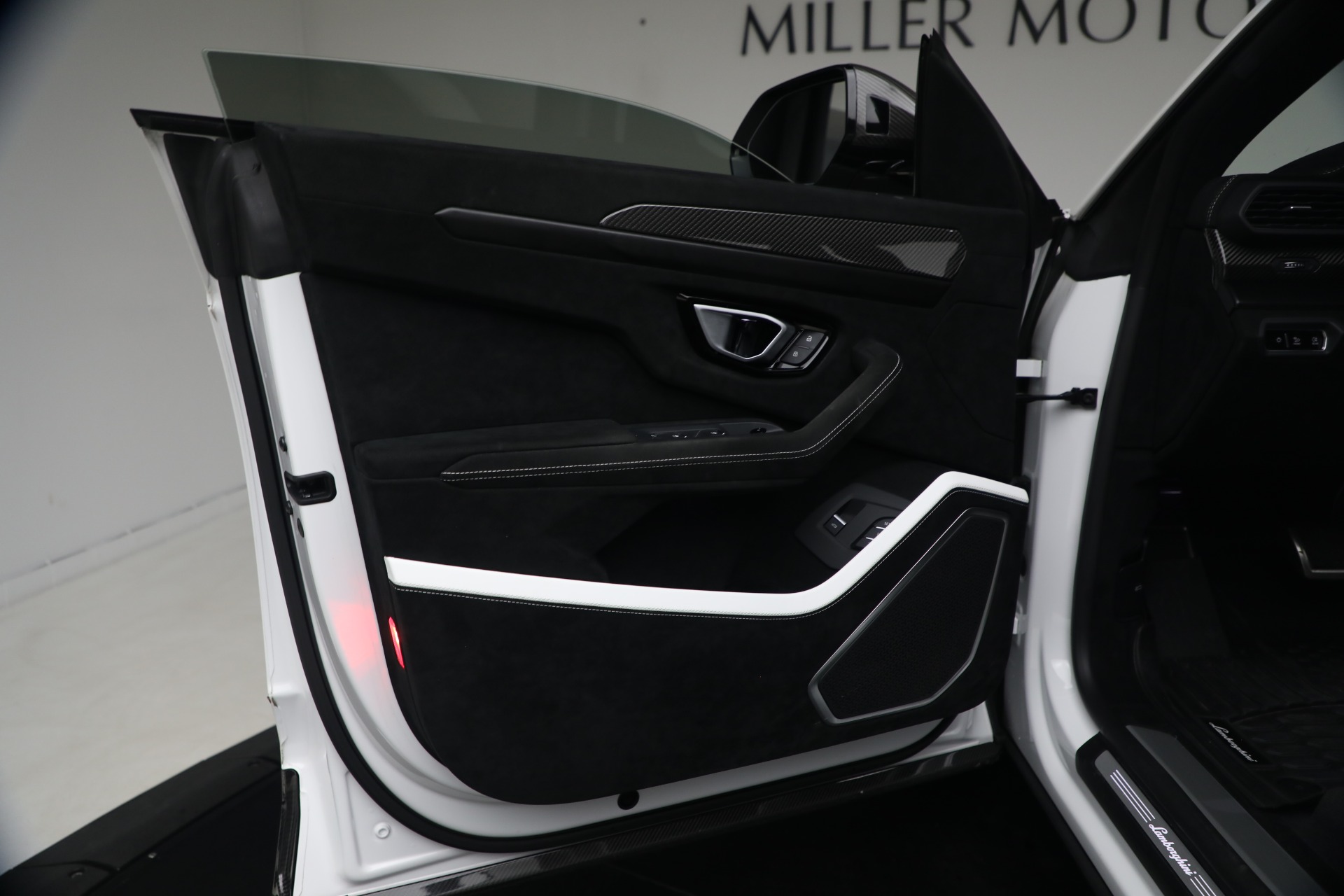 Used-2024-Lamborghini-Urus-Performante