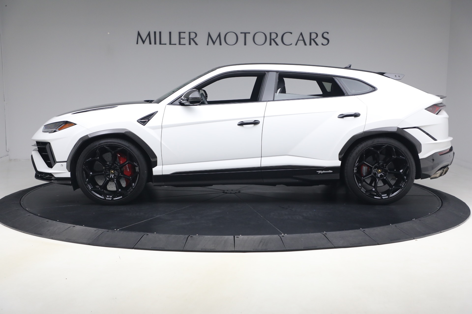 Used-2024-Lamborghini-Urus-Performante
