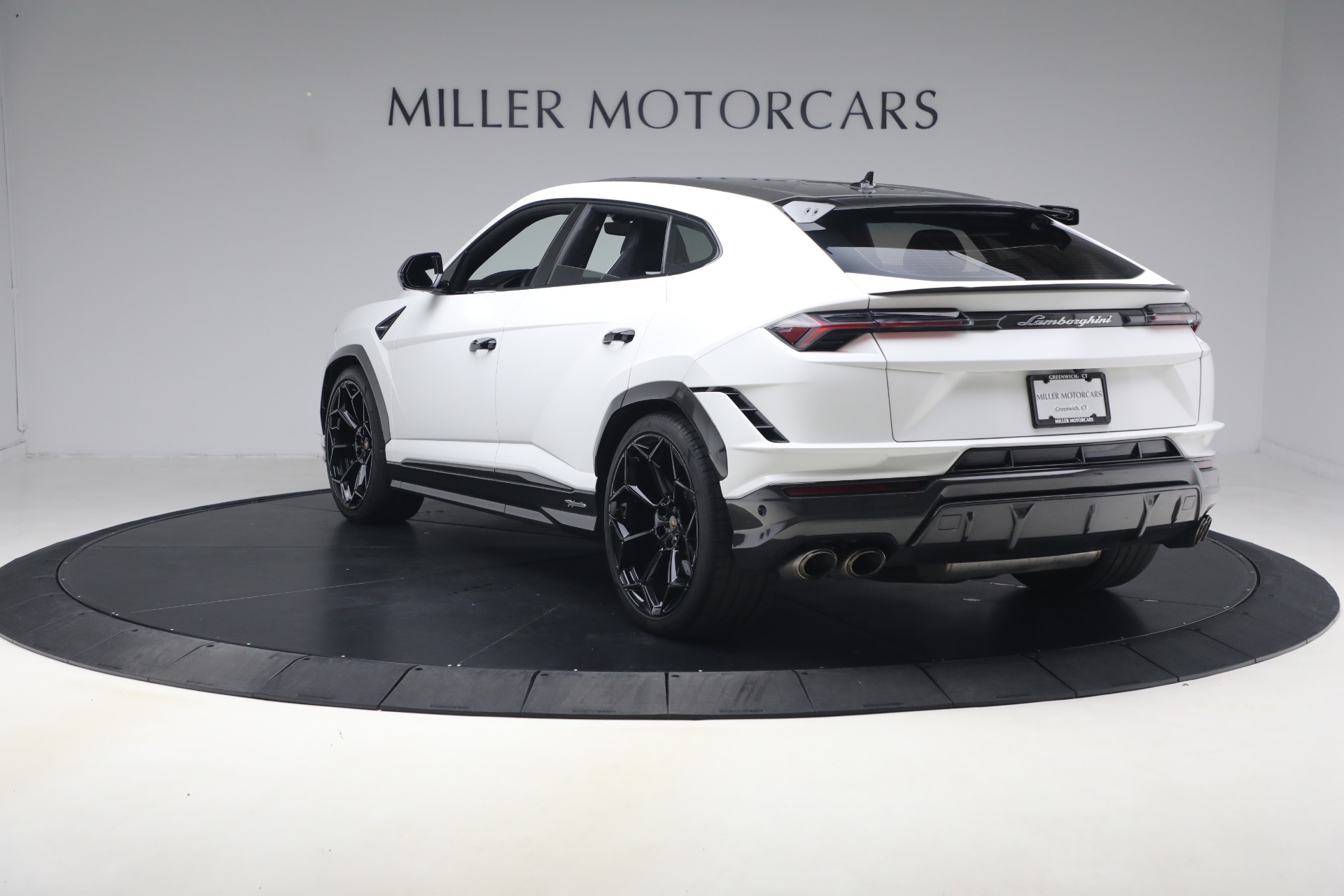 Used-2024-Lamborghini-Urus-Performante