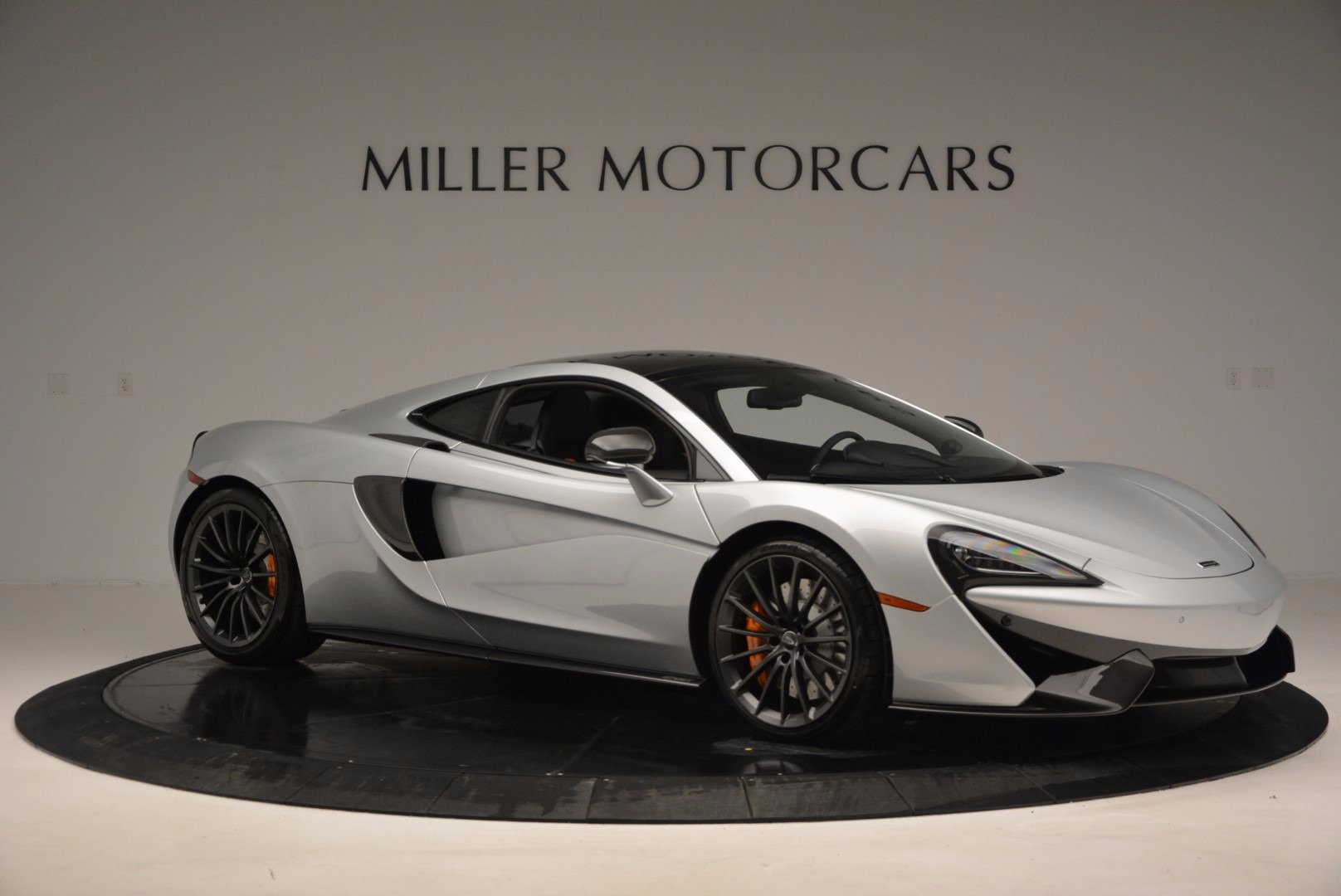 New-2017-McLaren-570GT