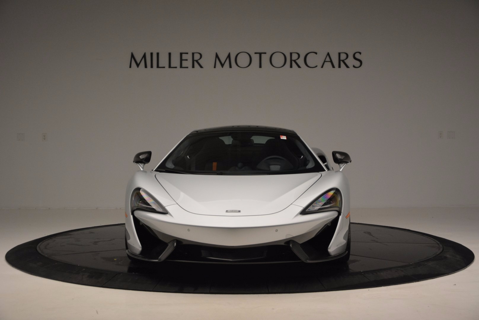 New-2017-McLaren-570GT