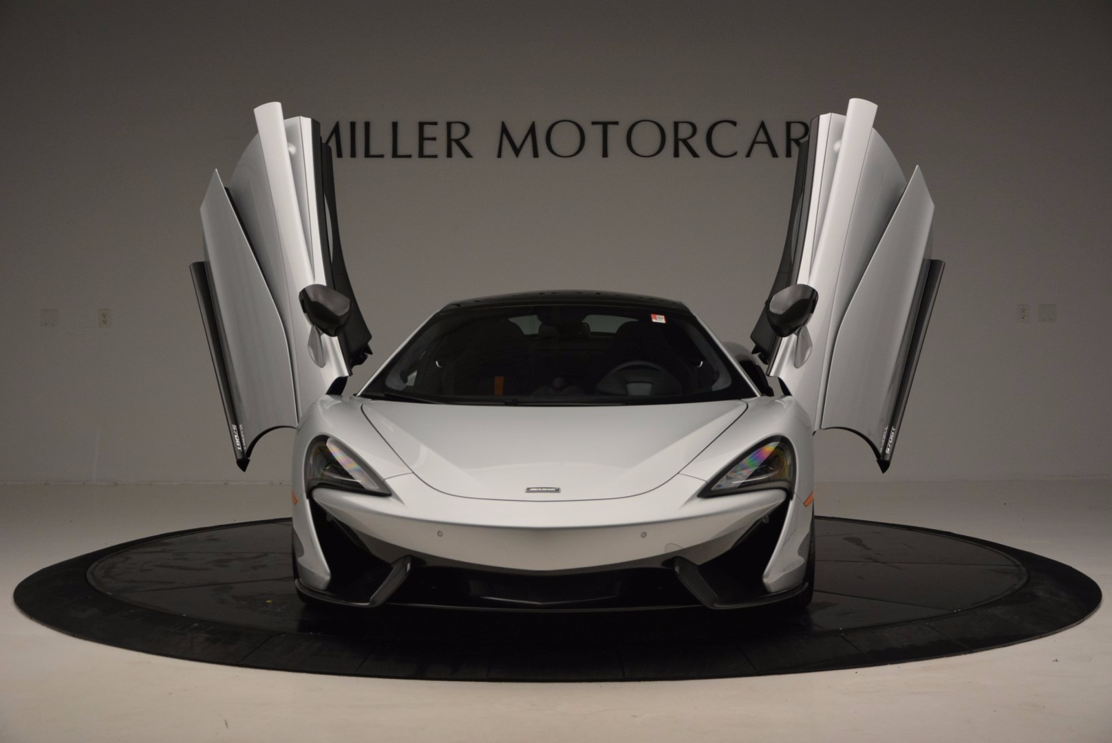 New-2017-McLaren-570GT