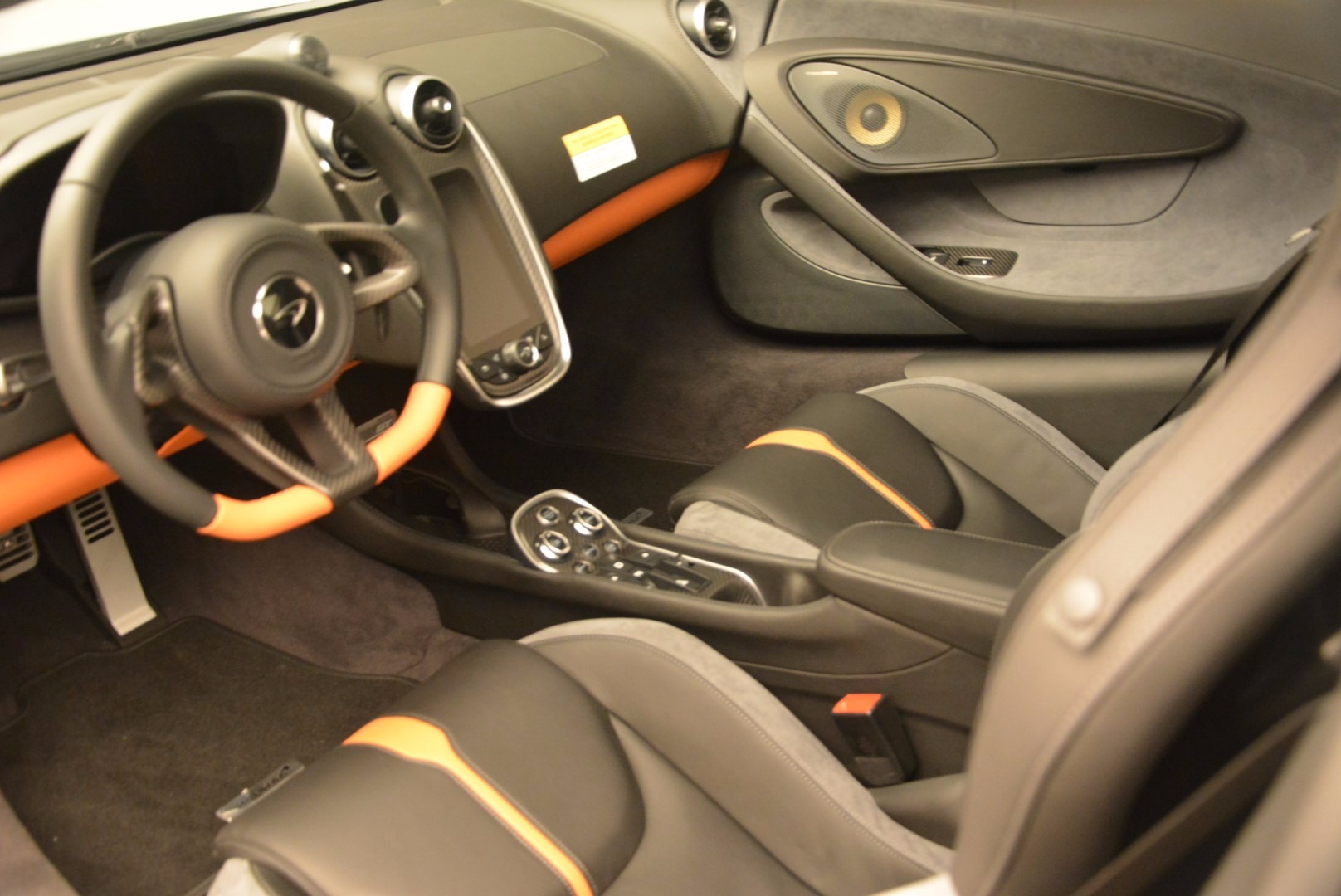 New-2017-McLaren-570GT